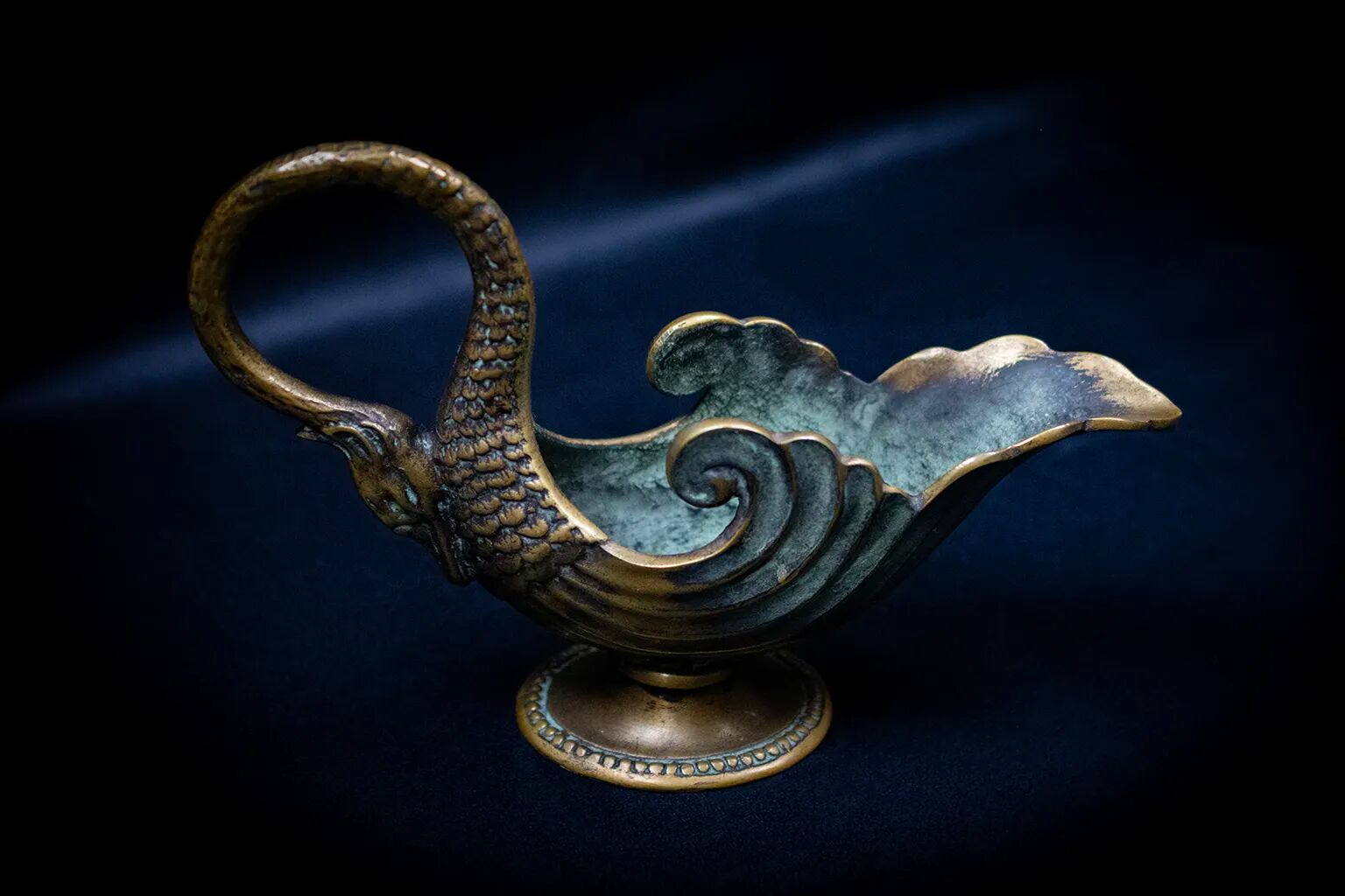 Bronze patinated pocket emptier with swan decoration by Max Le Verrier.