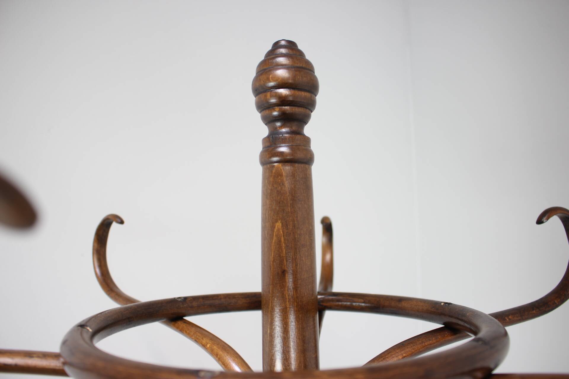 Vintage TON coat rack in curved wood, Czechoslovakia, circa 1970.