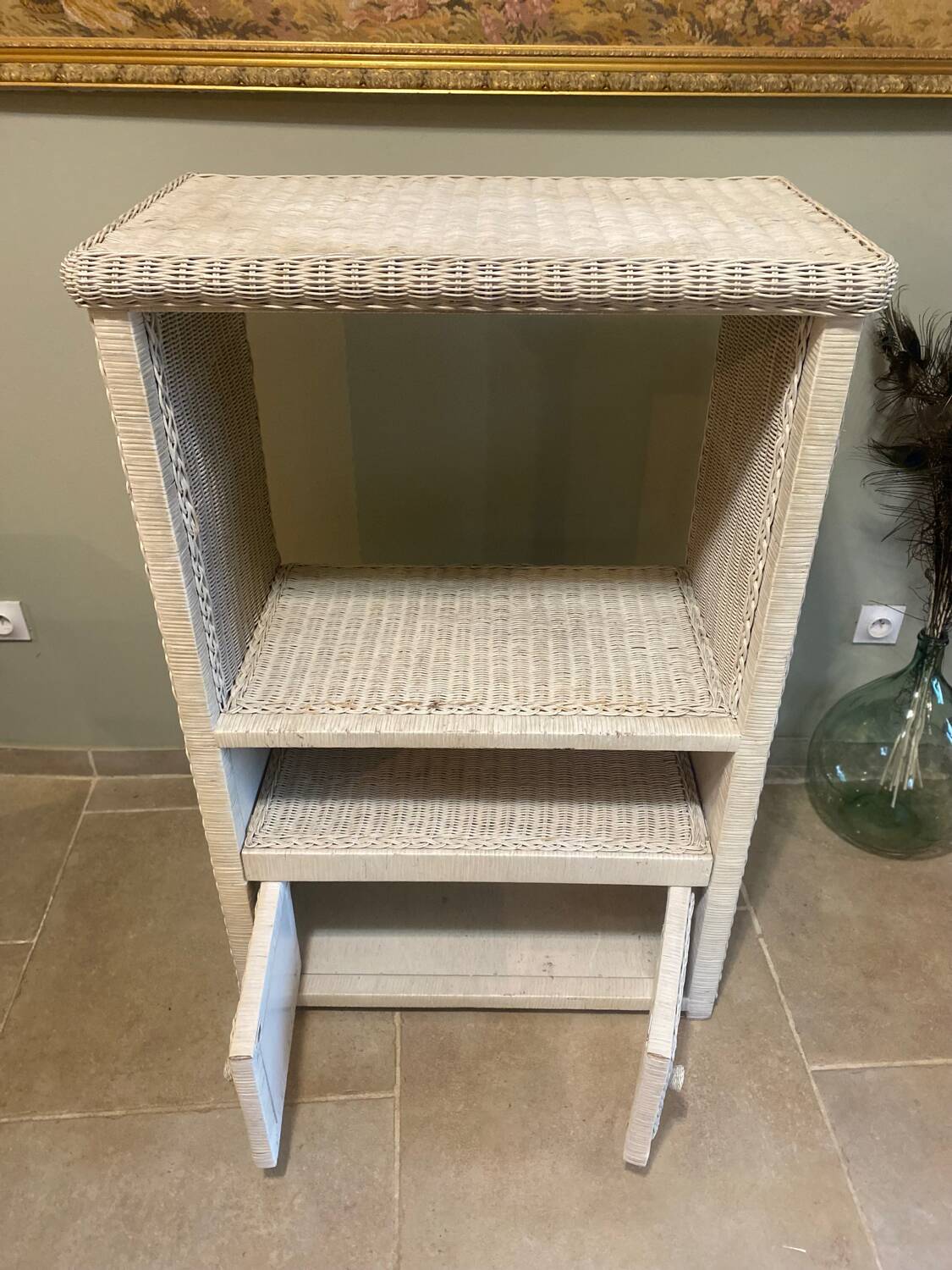 Meuble vintage en osier blanc
