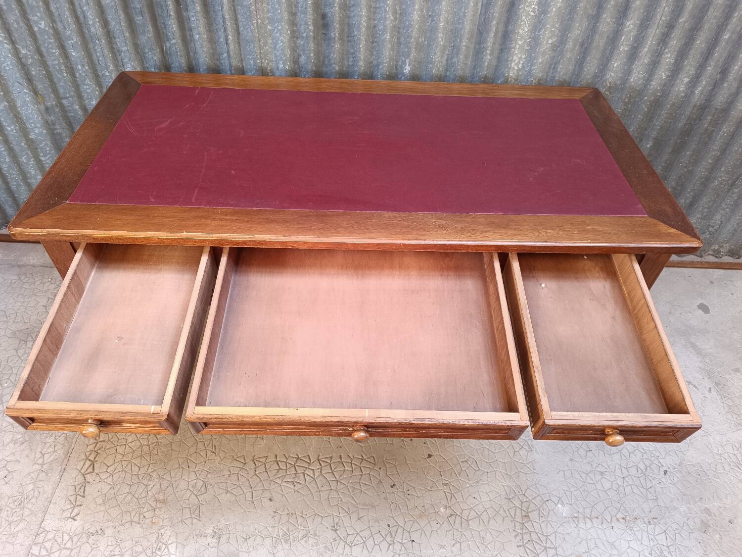 Directorate style minister's desk