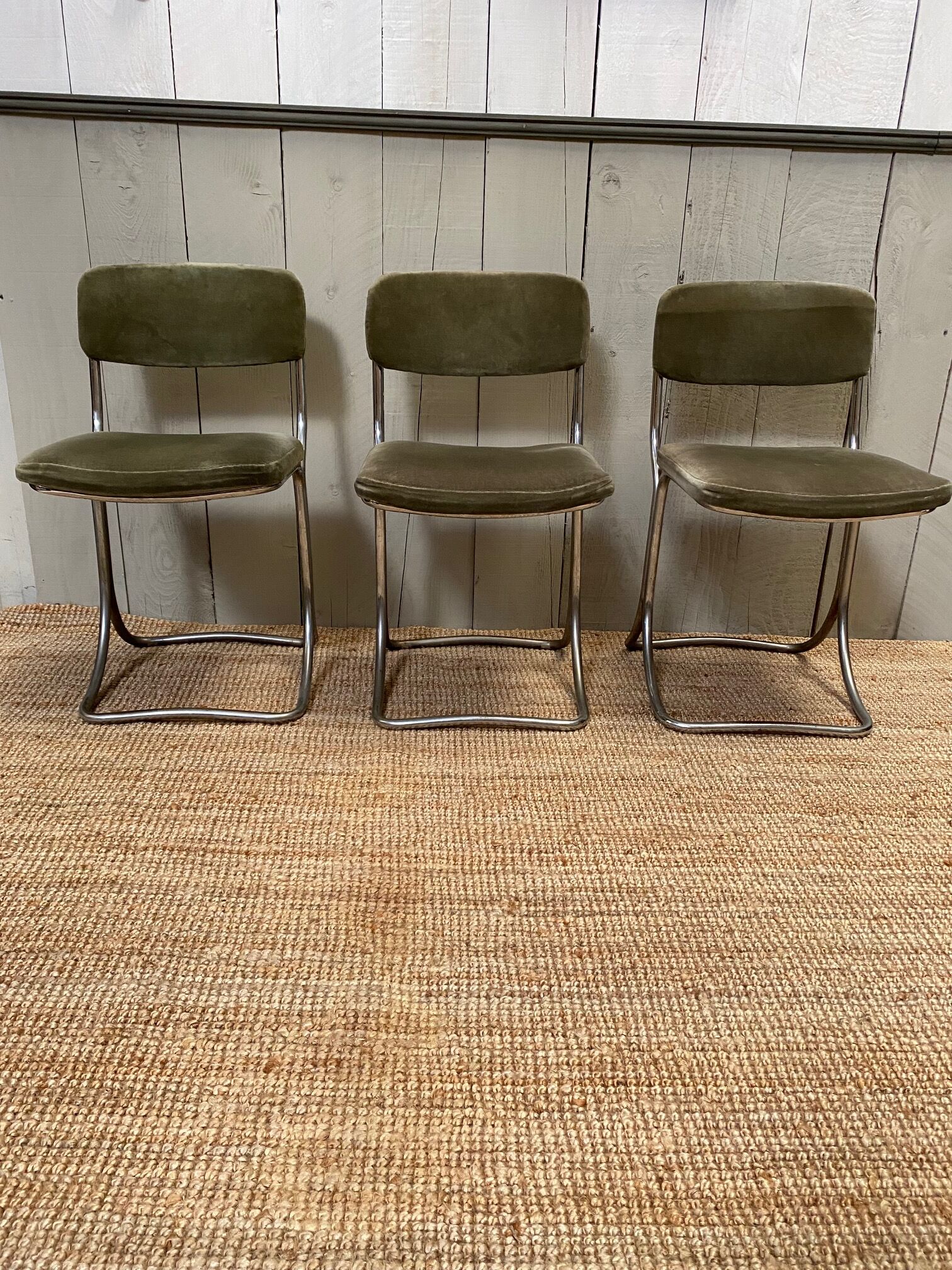 Set of 3 chairs from the 70s in chrome metal and khaki velvet