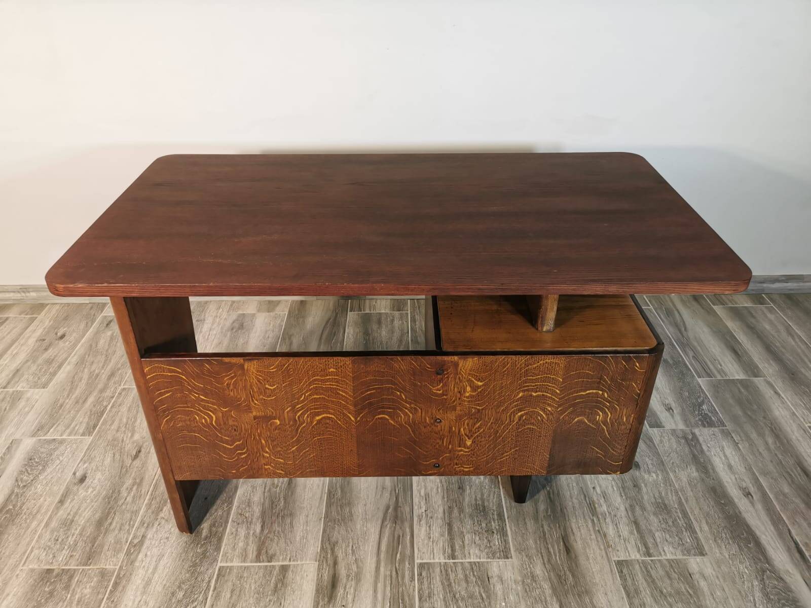 Bureau vintage de Bohumil Landsman