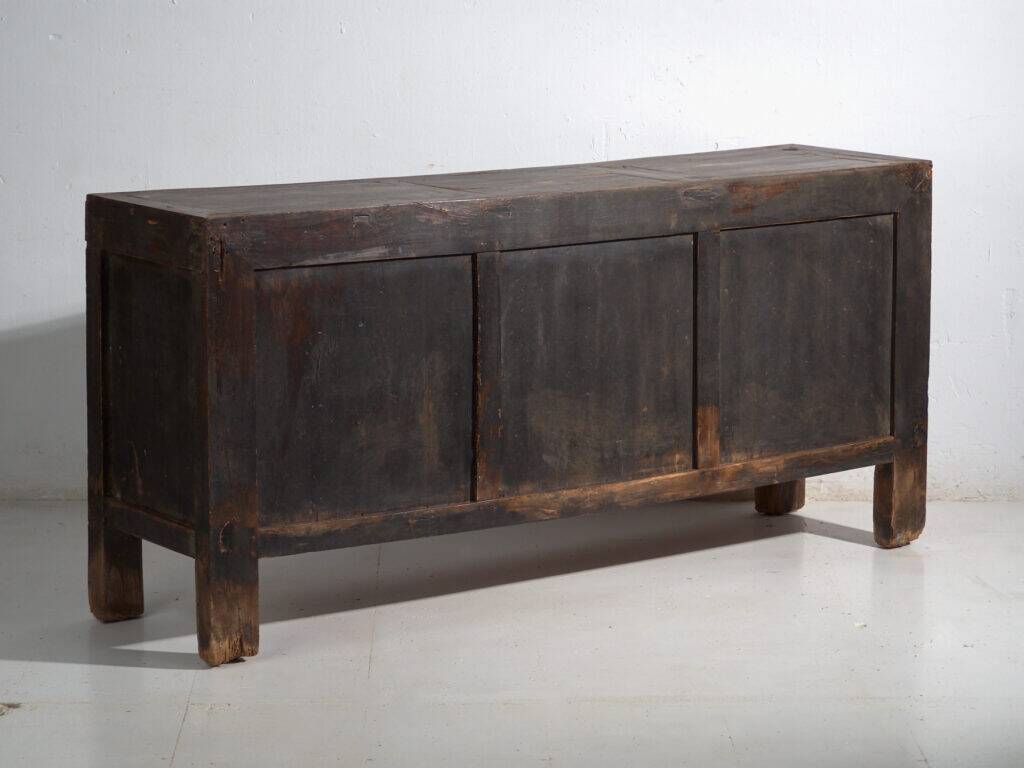 Buffet chinois ancien en bois massif avec patine d’origine – Chine, vers 1930