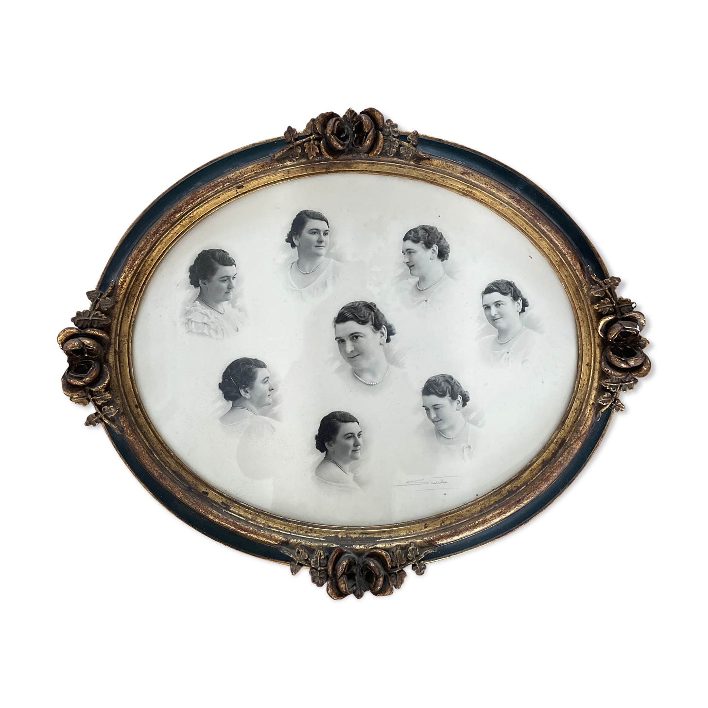 Oval frame XIXth portraits of a woman