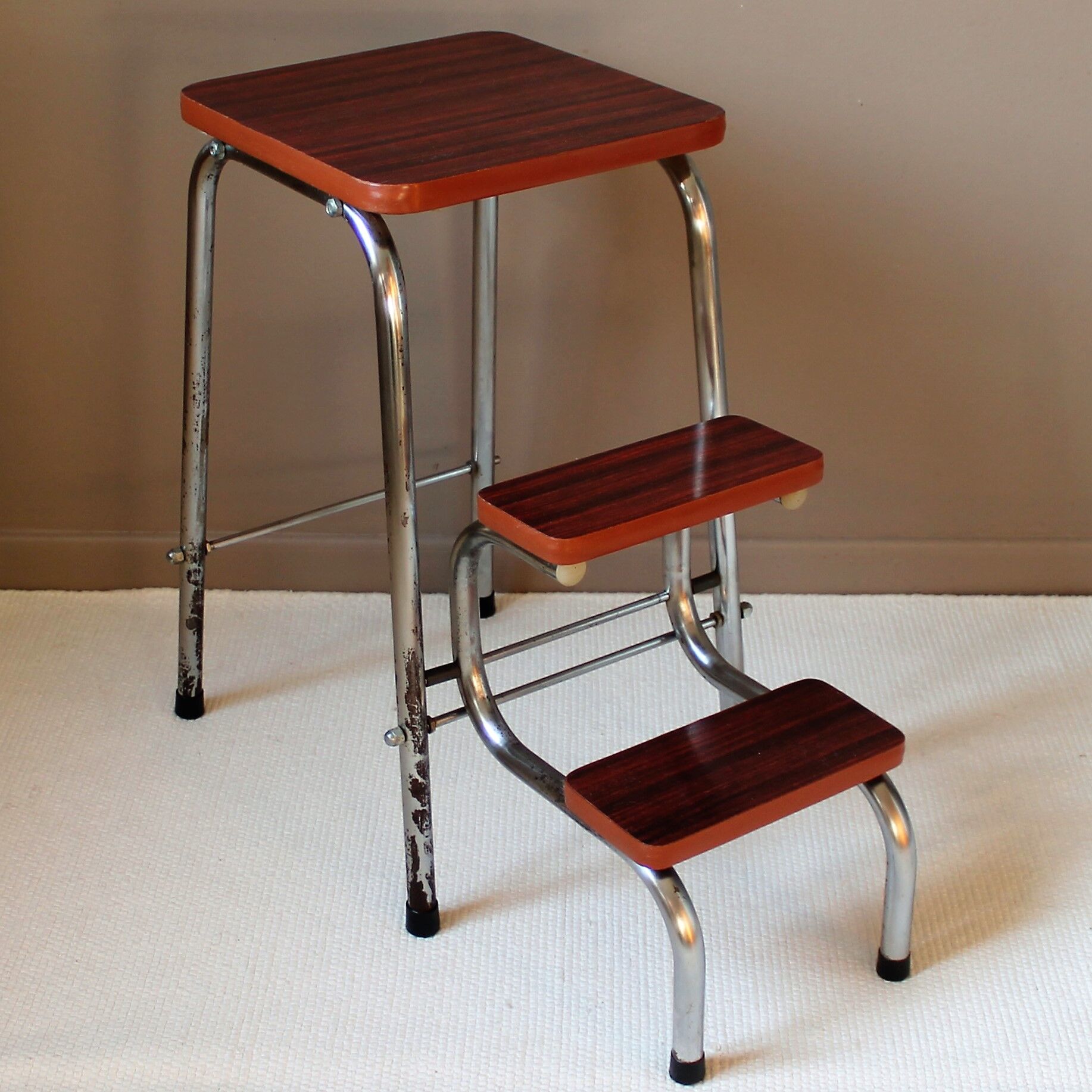Vintage stool-escabeau