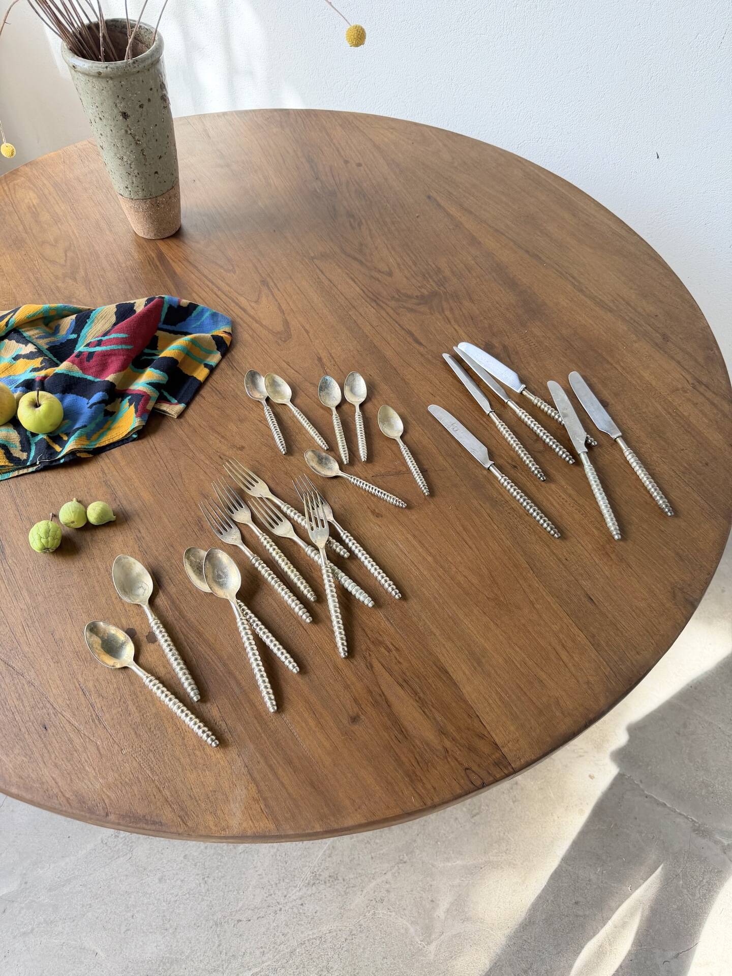 Set of silver-plated graphic cutlery for 6 people.