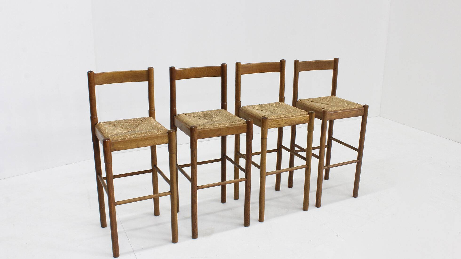 Ensemble de tabourets de bar vintage Vico Magistretti en frêne et paille, Italie
