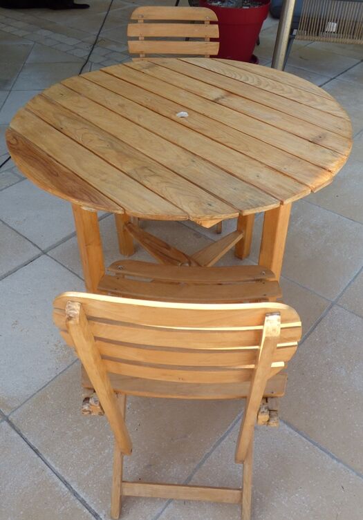 Table et 2 chaises pliantes de jardin en bois naturel