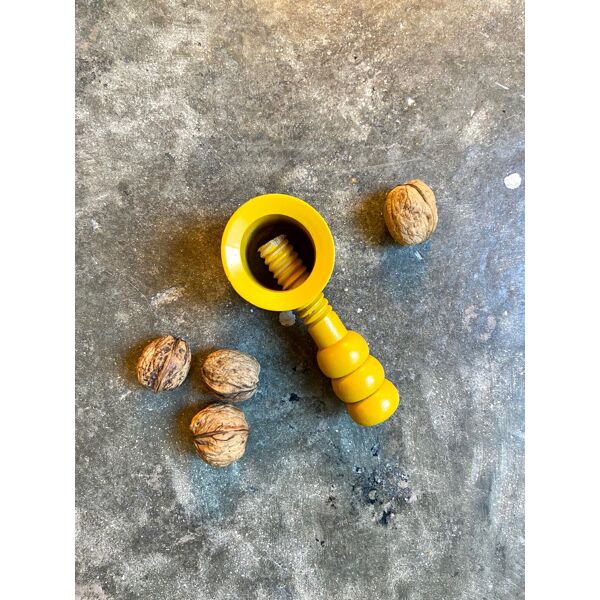 Casse-noix en bois jaune | Selency
