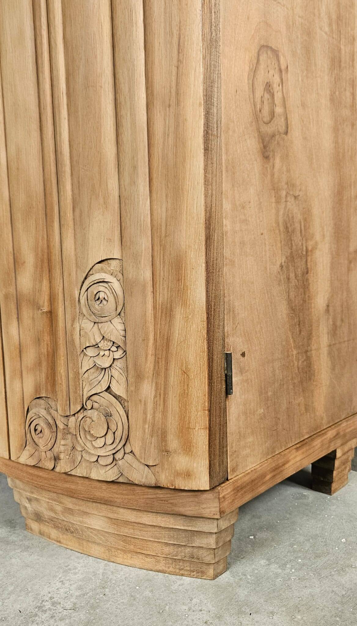 Armoire Art déco, 3 portes, 1 miroir, sablée
