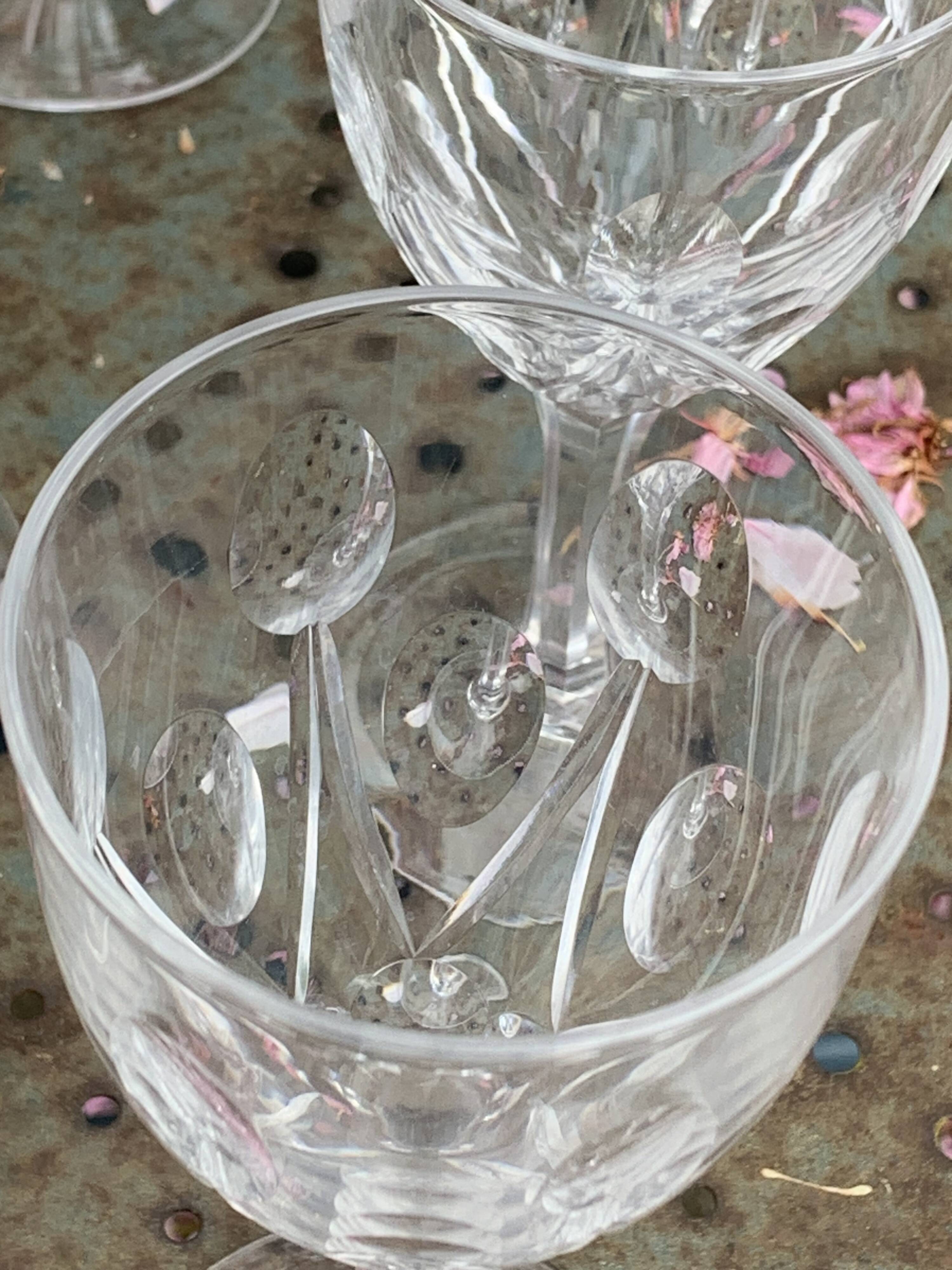 6 large old-cut crystal wine glasses, magnificent patterns