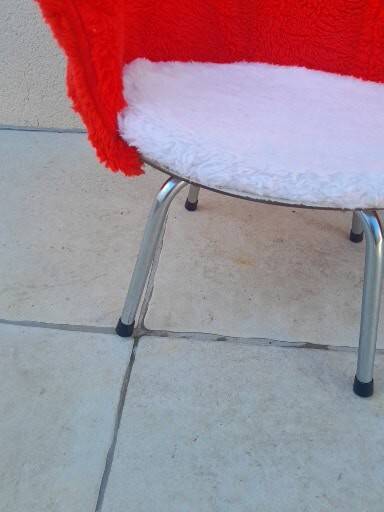 Vintage flower-shaped children's moumoute chair