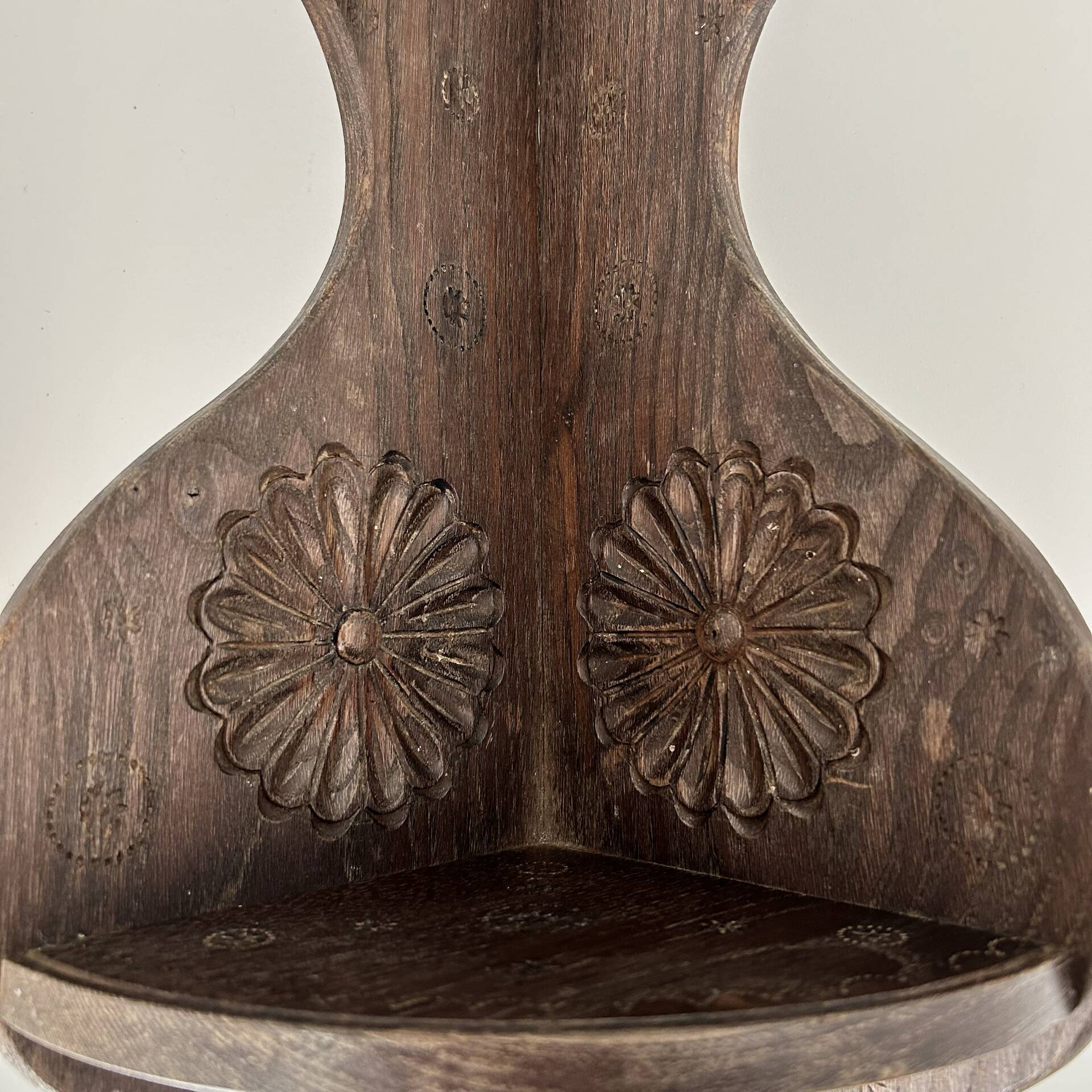 Breton corner shelf