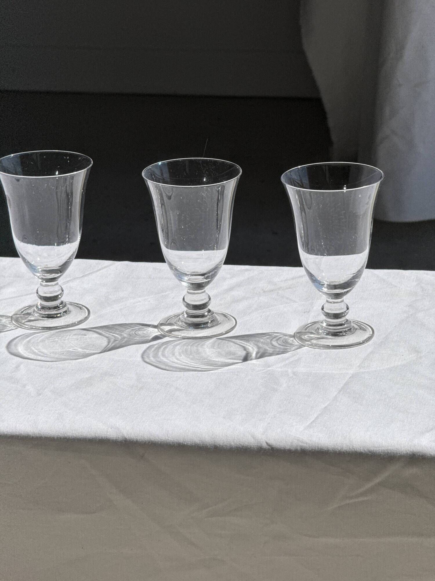 Set of 3 vintage stemmed glasses in clear glass H14 D10