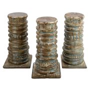 Colonne en bois massif patiné