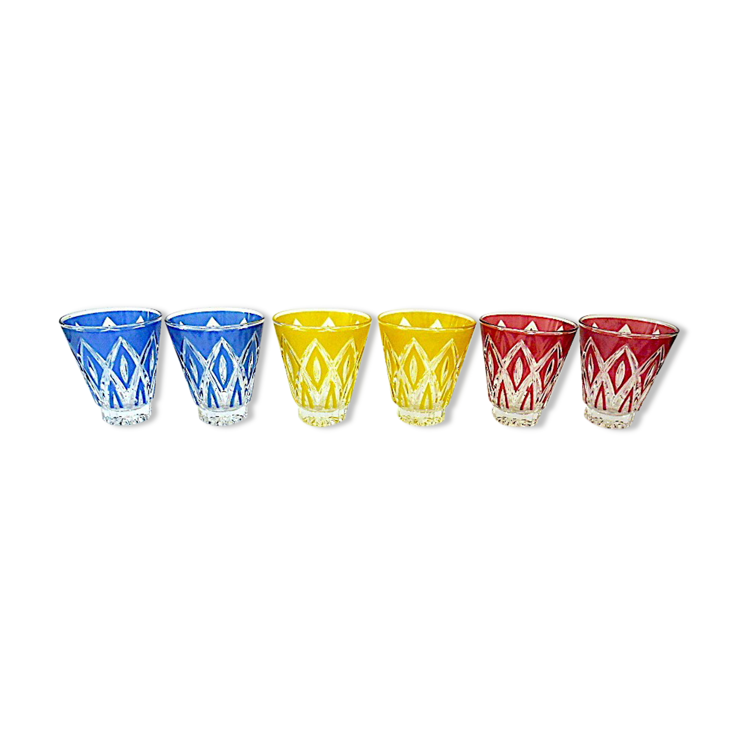 Suite de six verres de couleur à liqueur