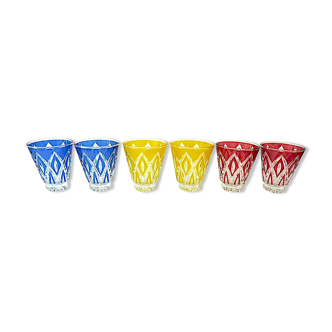 Suite de six verres de couleur à liqueur