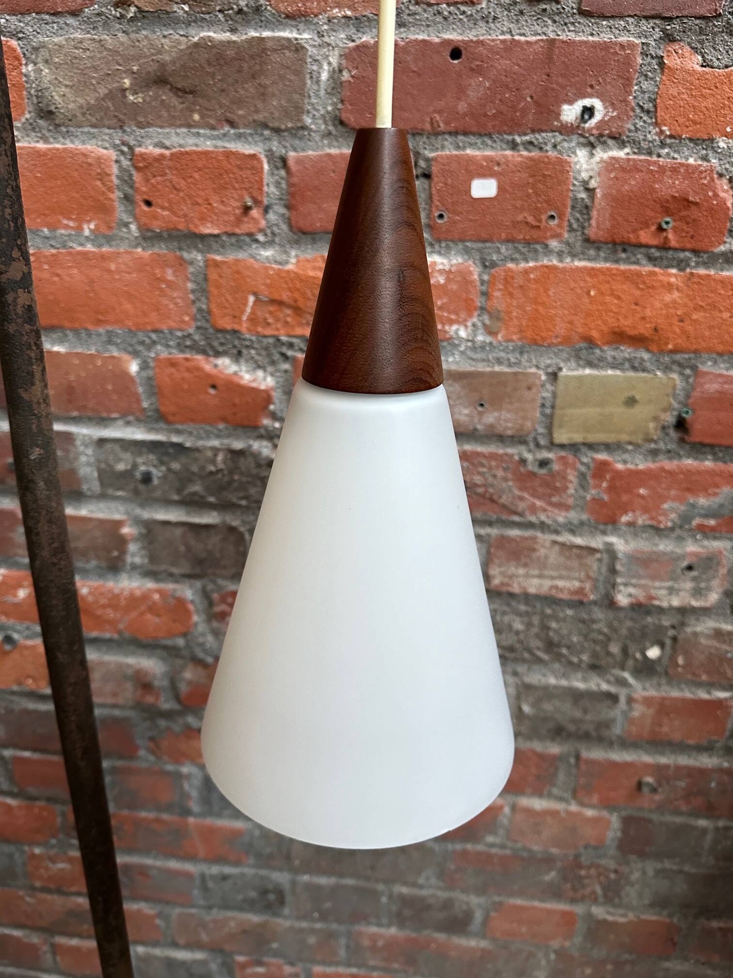 Louis KALFF suspension