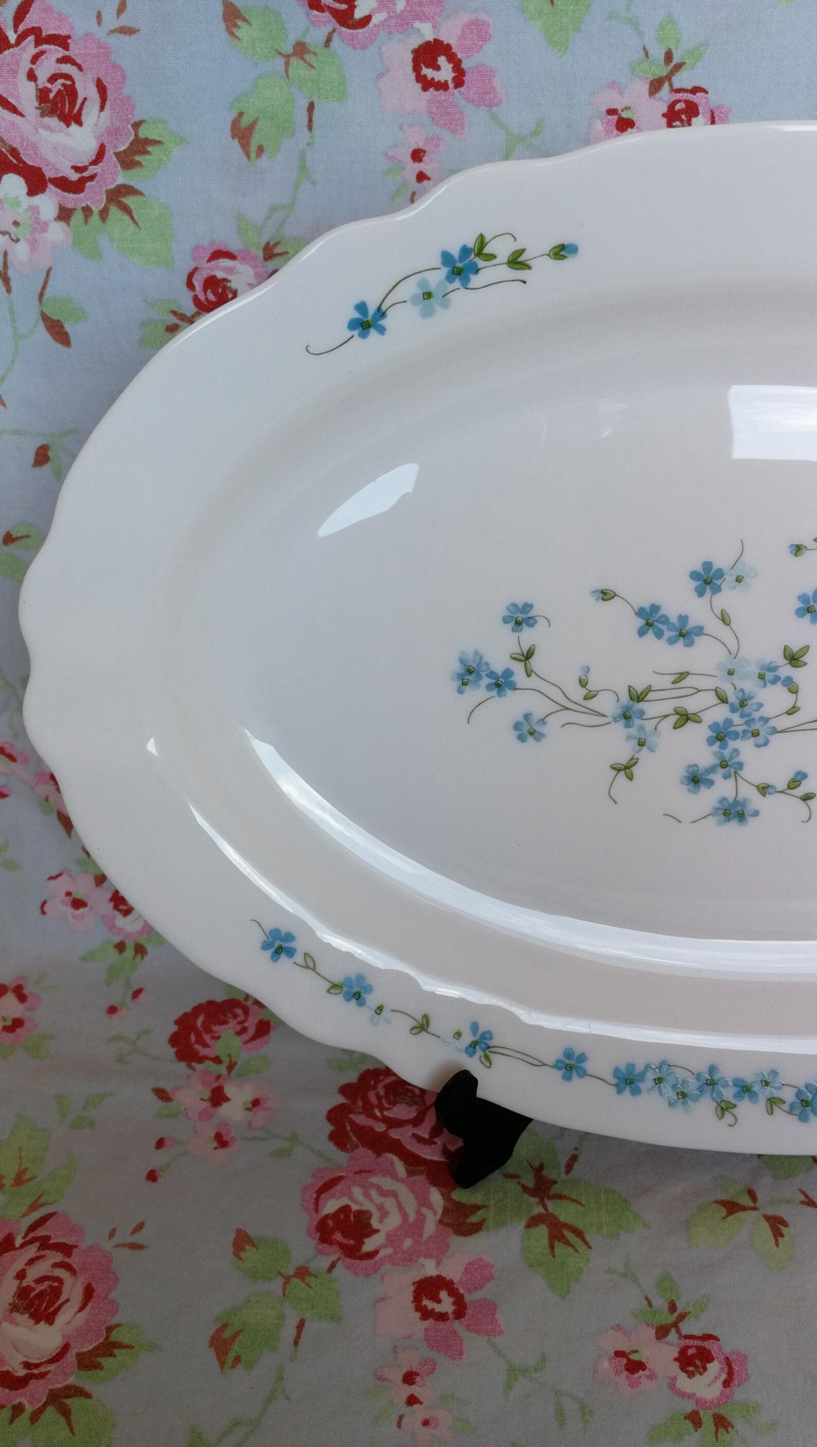 Grand Plat Oval Arcopal Veronica Myosotis Blue Flowers Opaline Vintage Retro