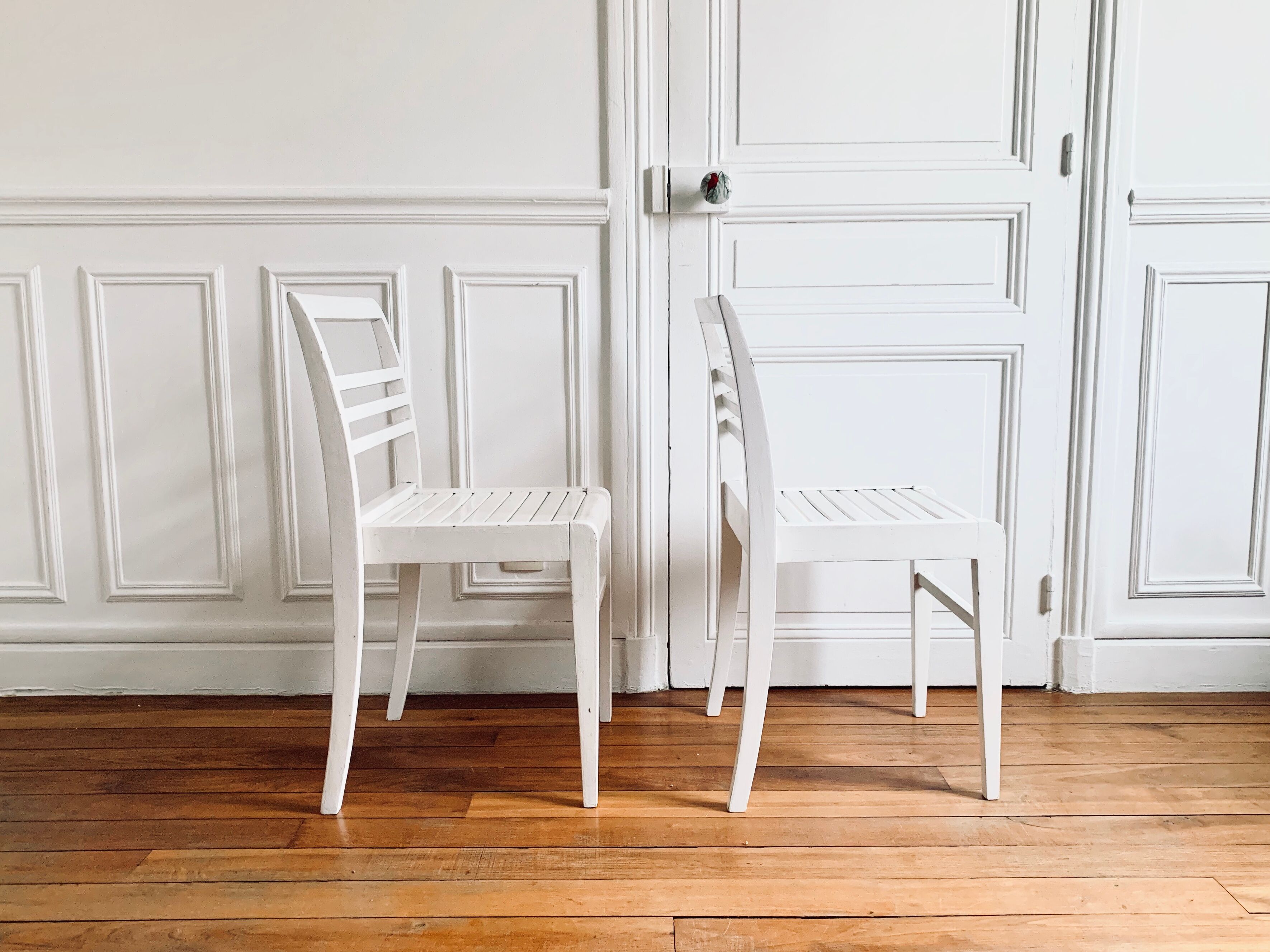 Paire de chaises par René Gabriel
