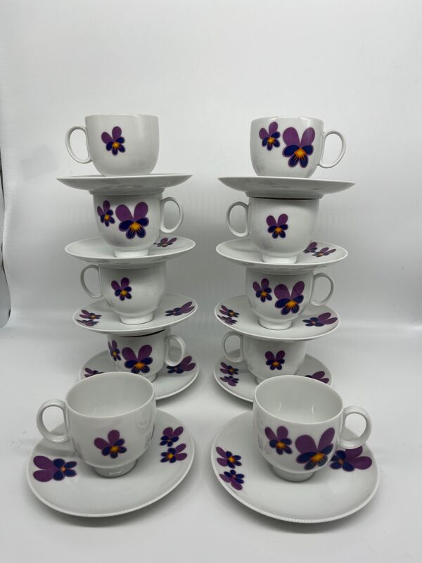 10 tasses et sous tasses 1970