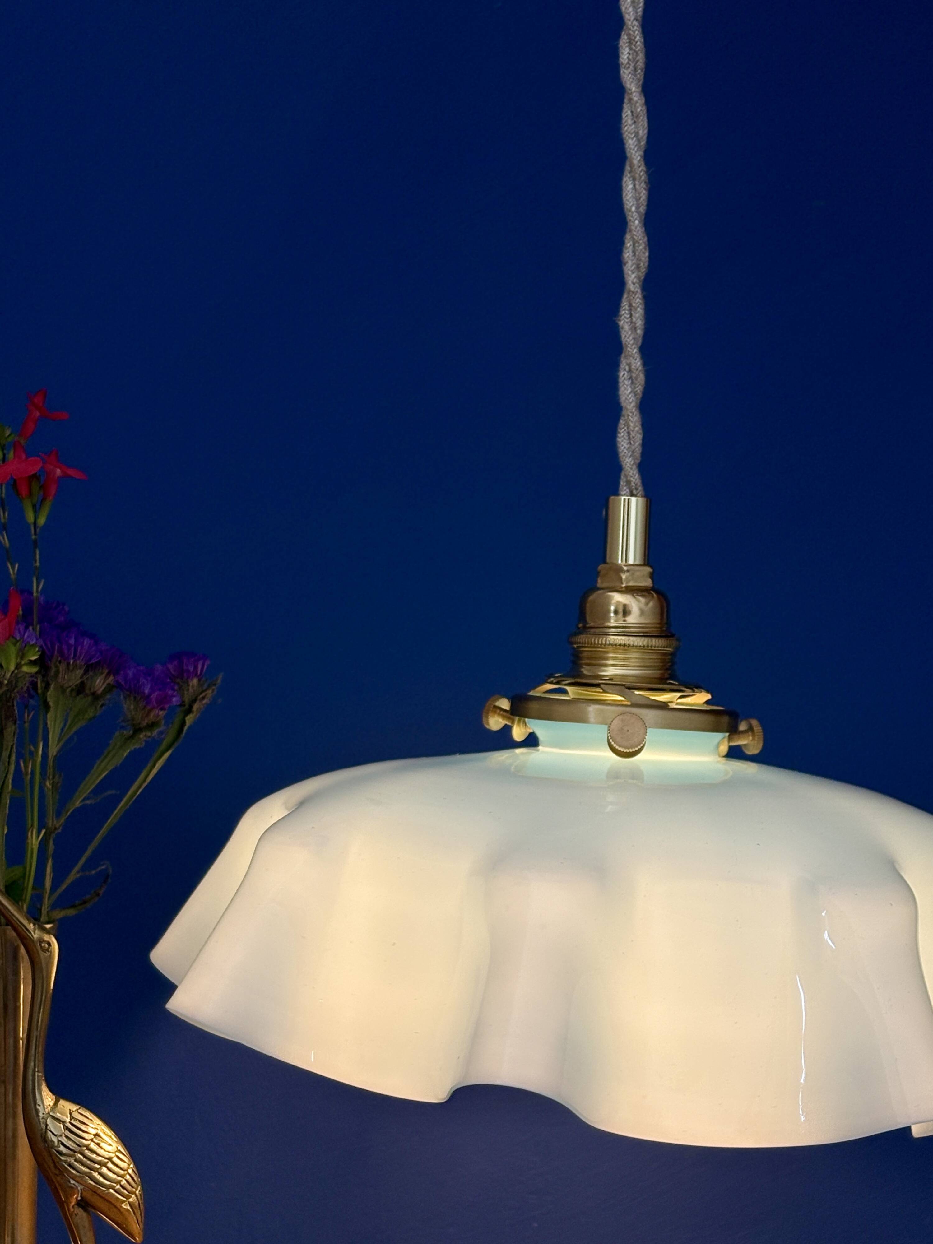 Suspension abat-jour vintage en opaline bleue