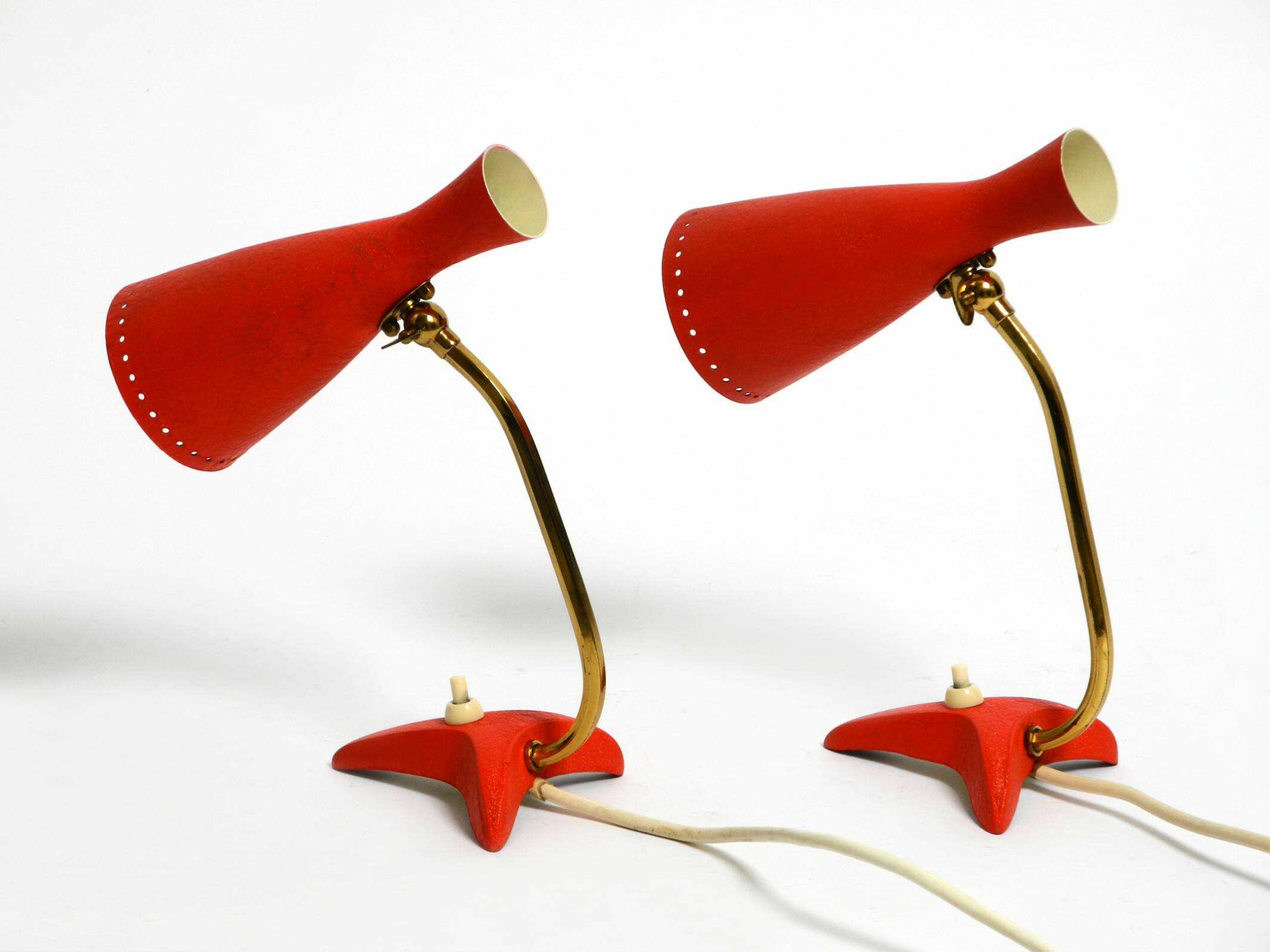 Paire de lampes de table Diabolo en forme de patte de corbeau rouges de style Mid Century Modern de Cosack.