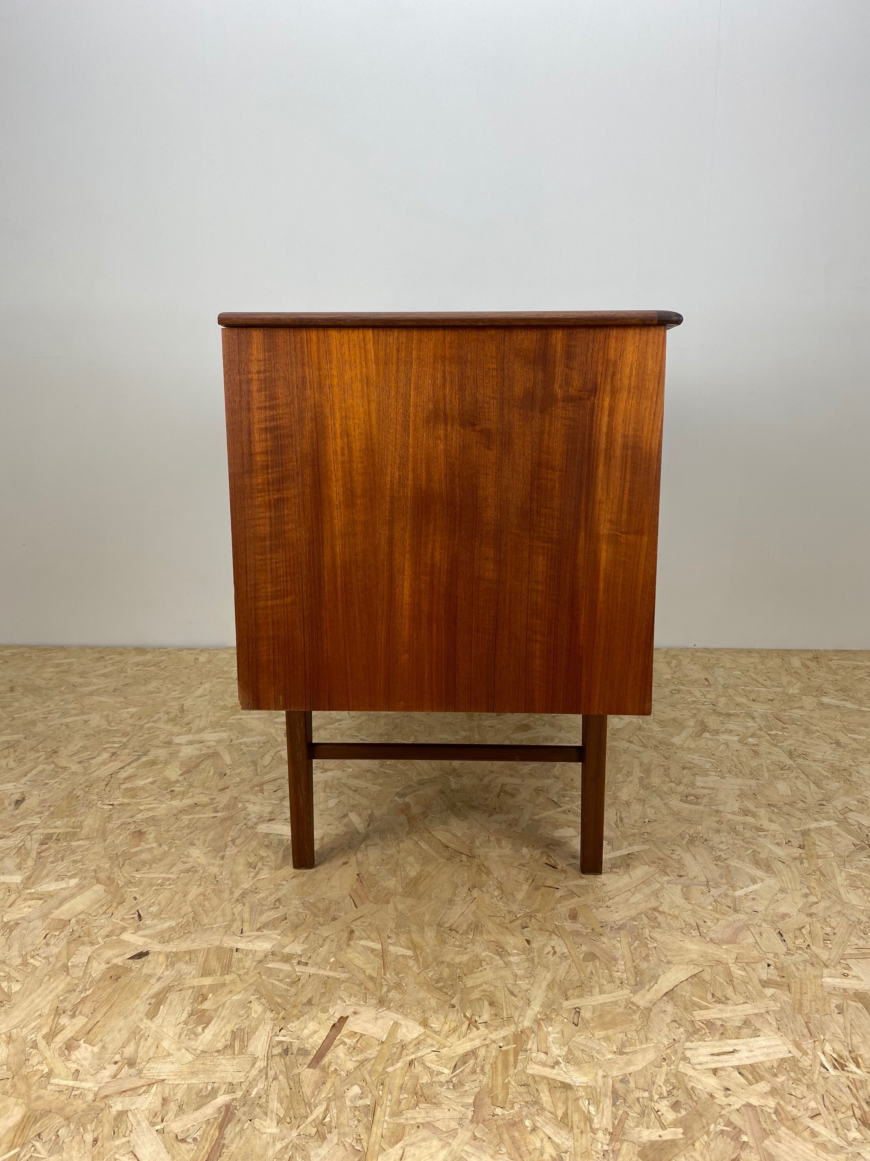 Mid century vintage chest