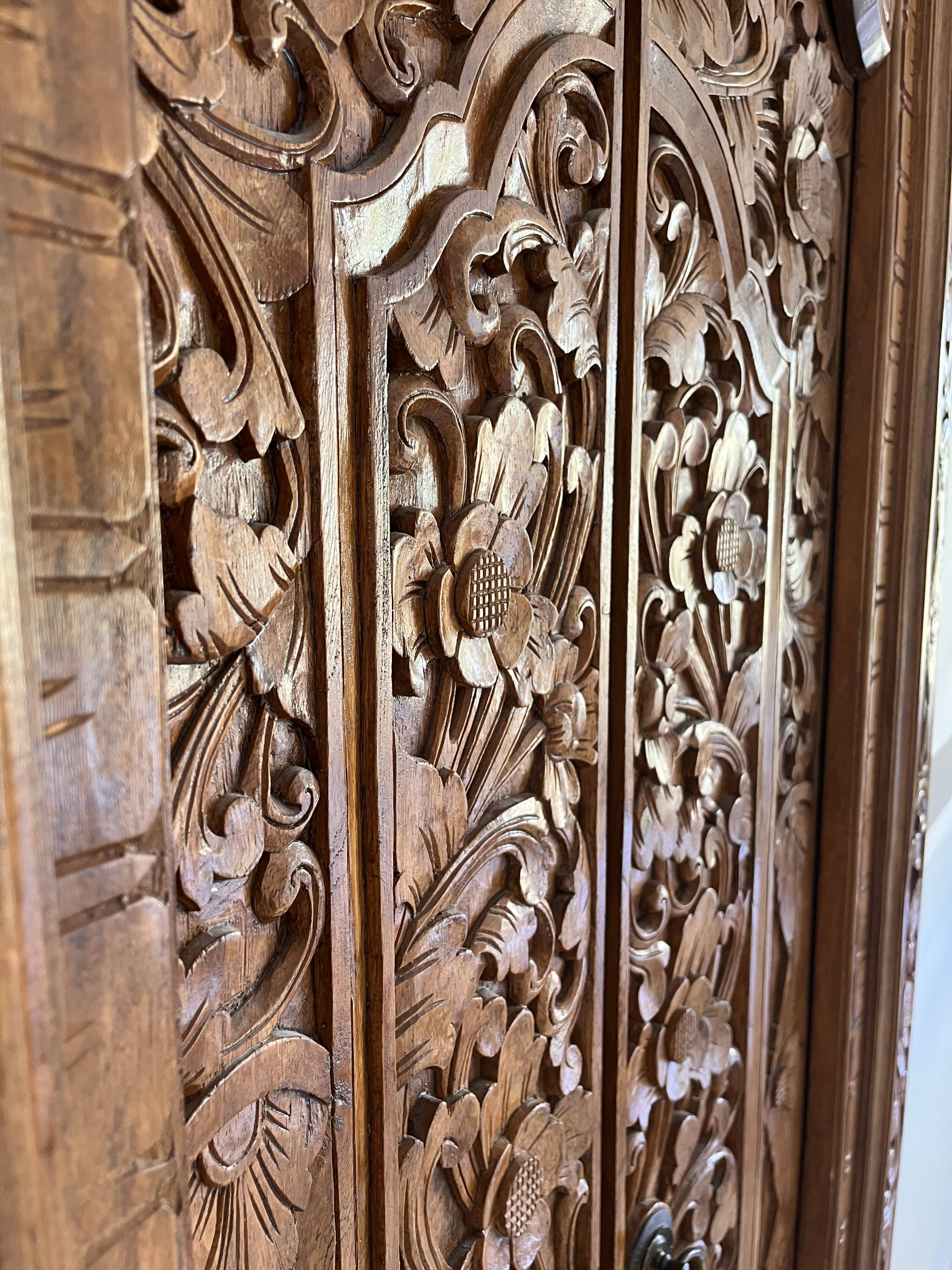 Porte sculptée