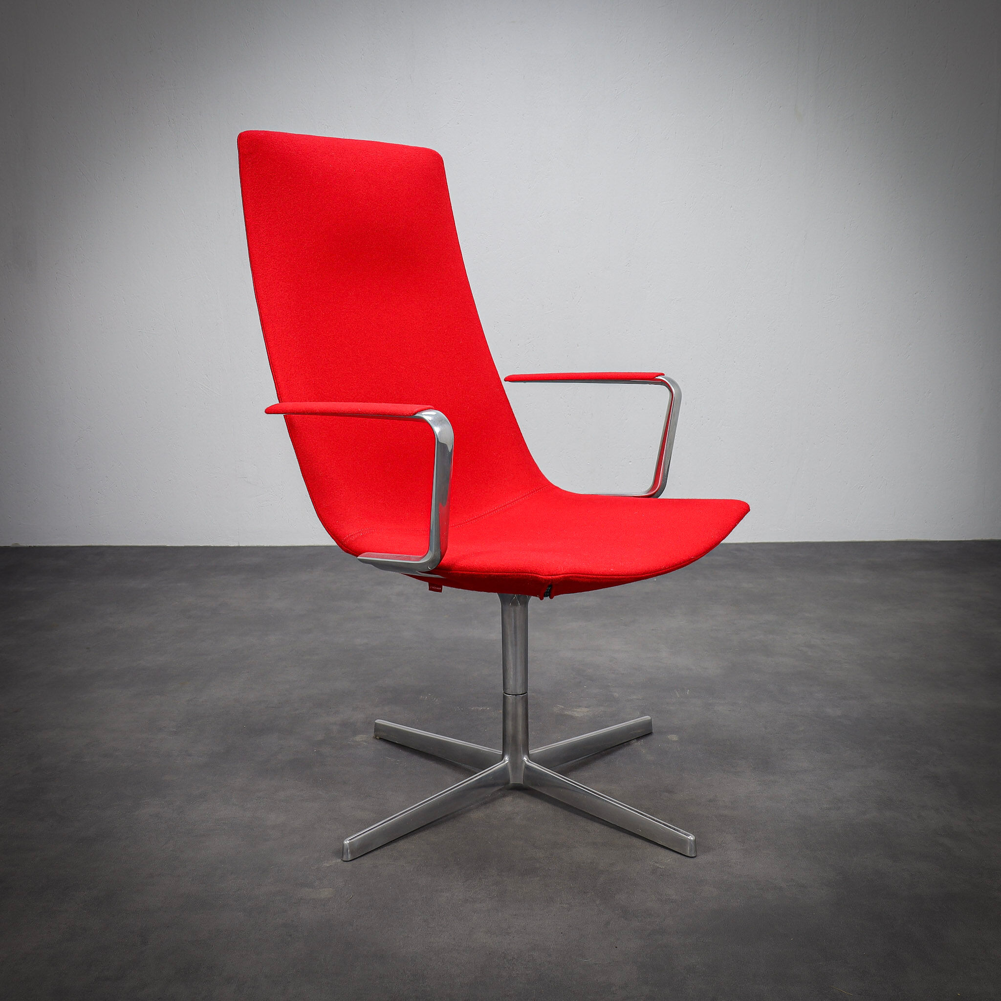 Paire de fauteuils pivotants Catifa 70 par Arper, Italie