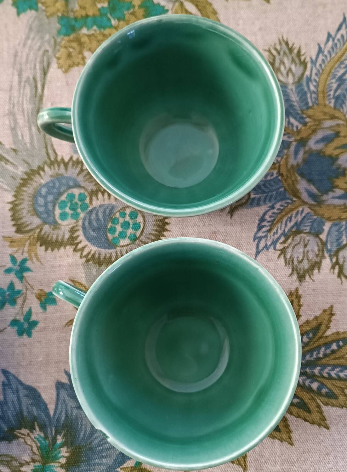 2 vintage cups