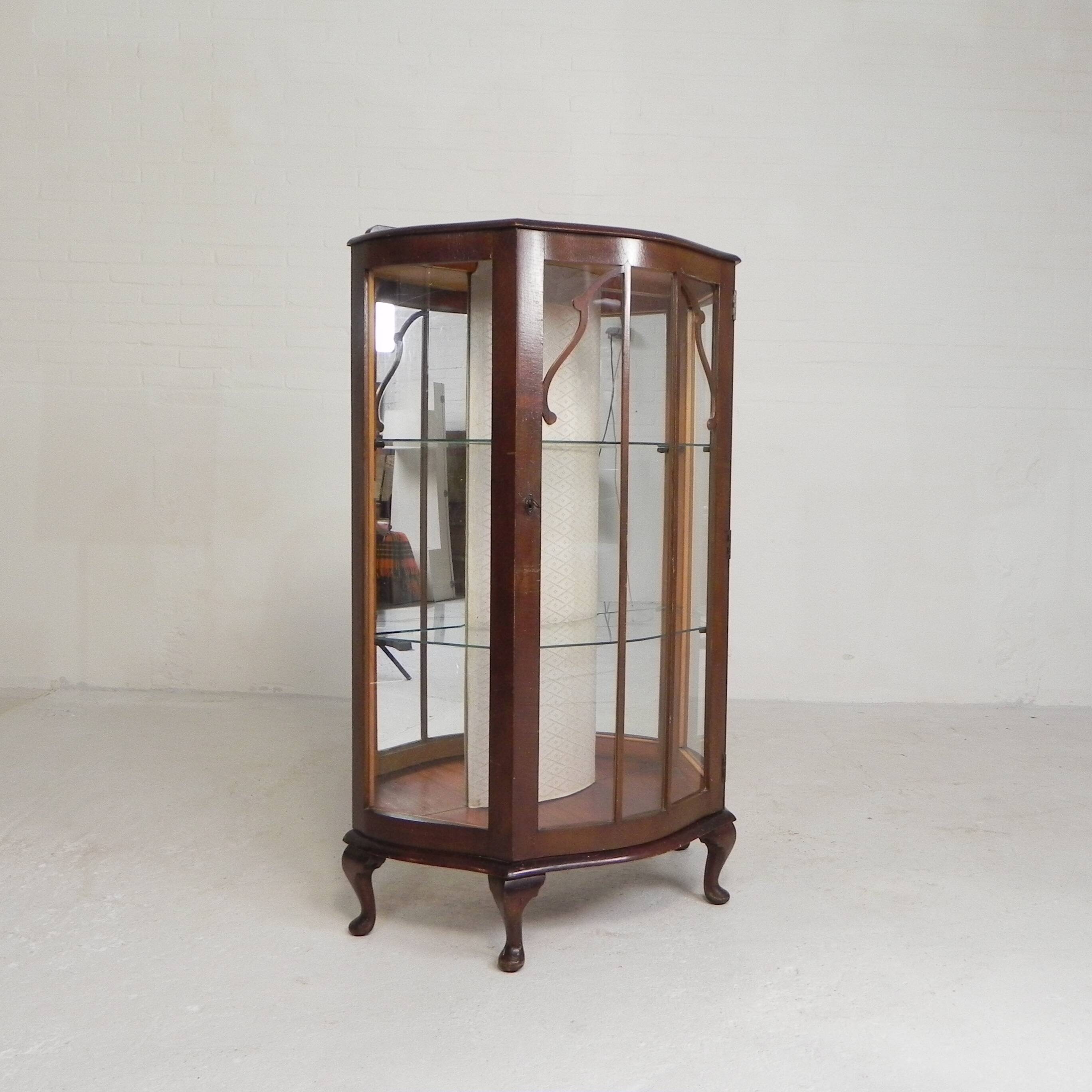 English Art Deco display cabinet on ornate legs, 1930s