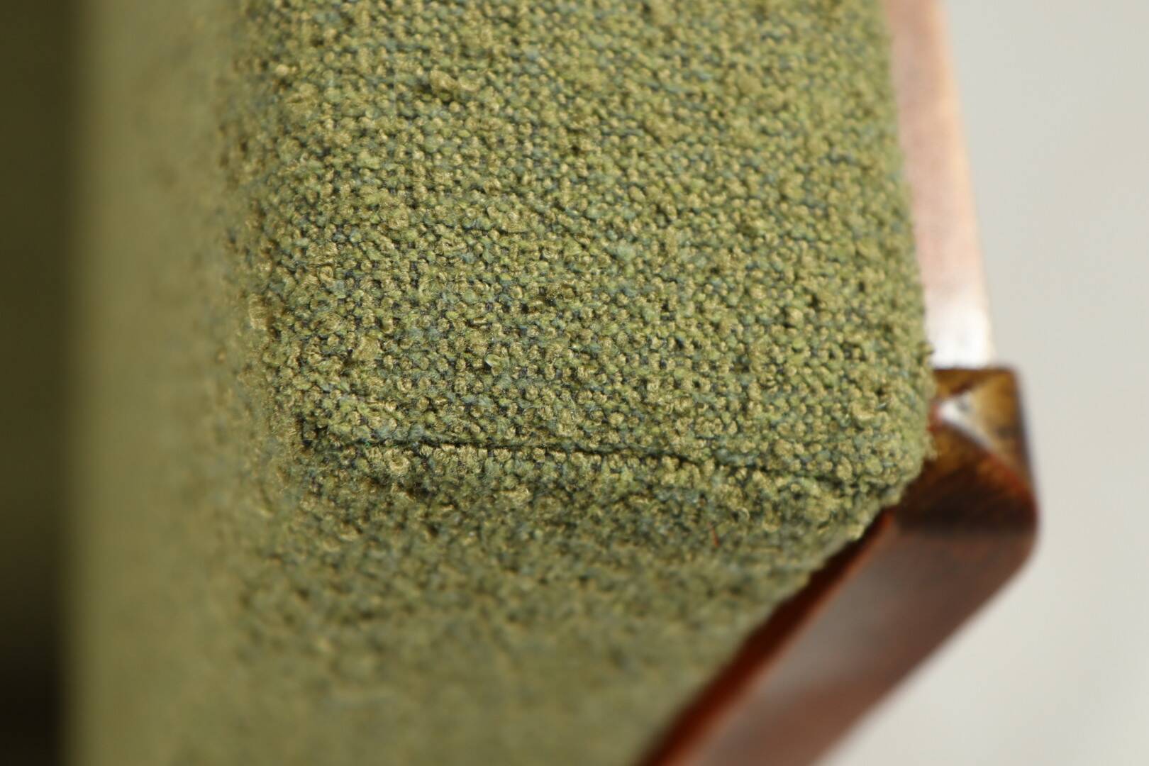 Fauteuil vintage avec coussins et boucles vertes en bois, 1980