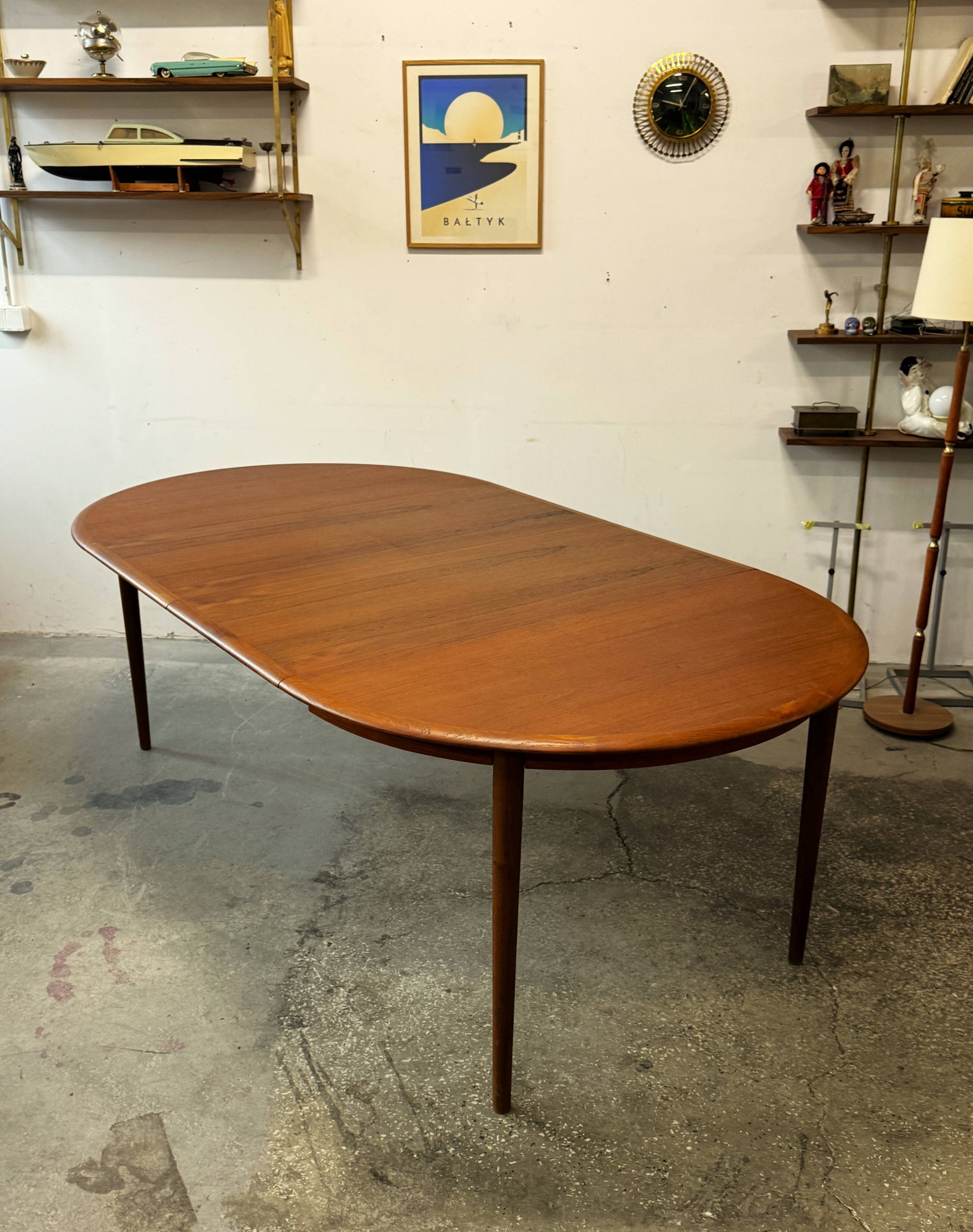 Extendable teak table, Denmark 1960s/1970s, mid-century modern, vintage