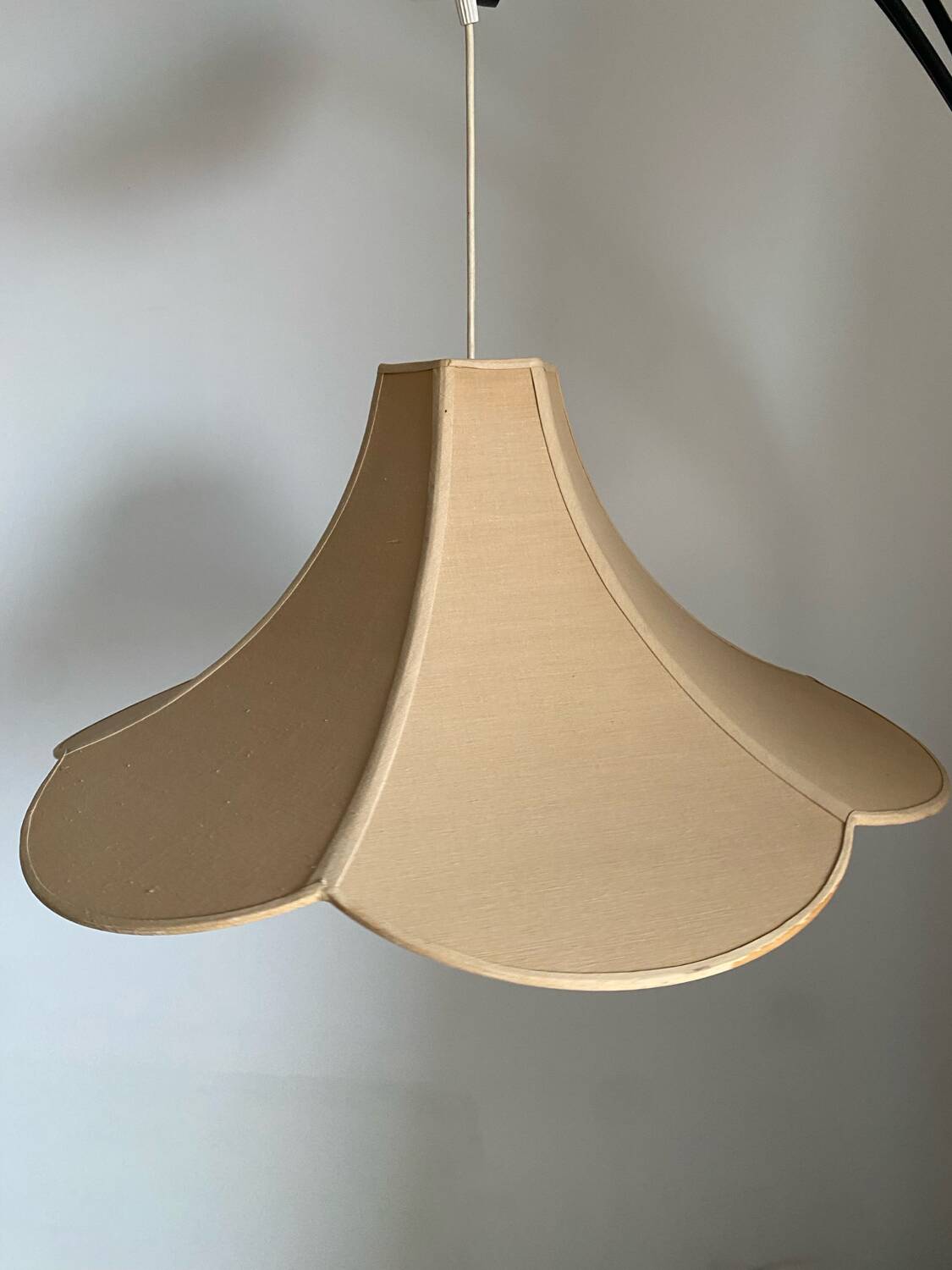 Large petal pendant in pink fabric