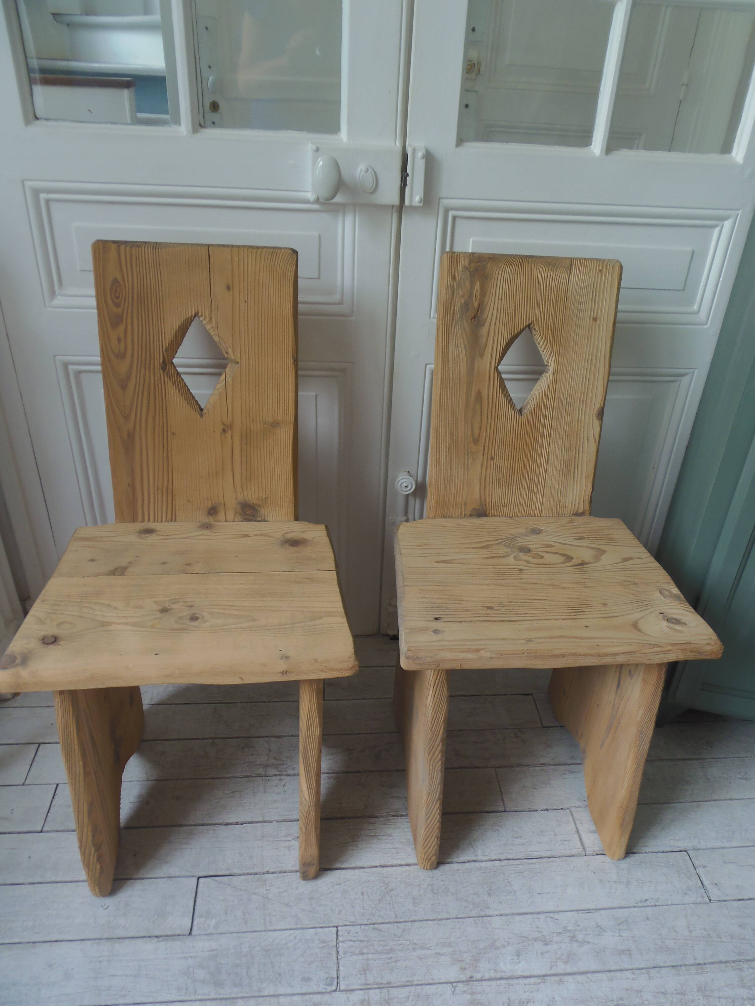 2 vintage chairs in brutalist style made of pitch pine with a waxed finish.