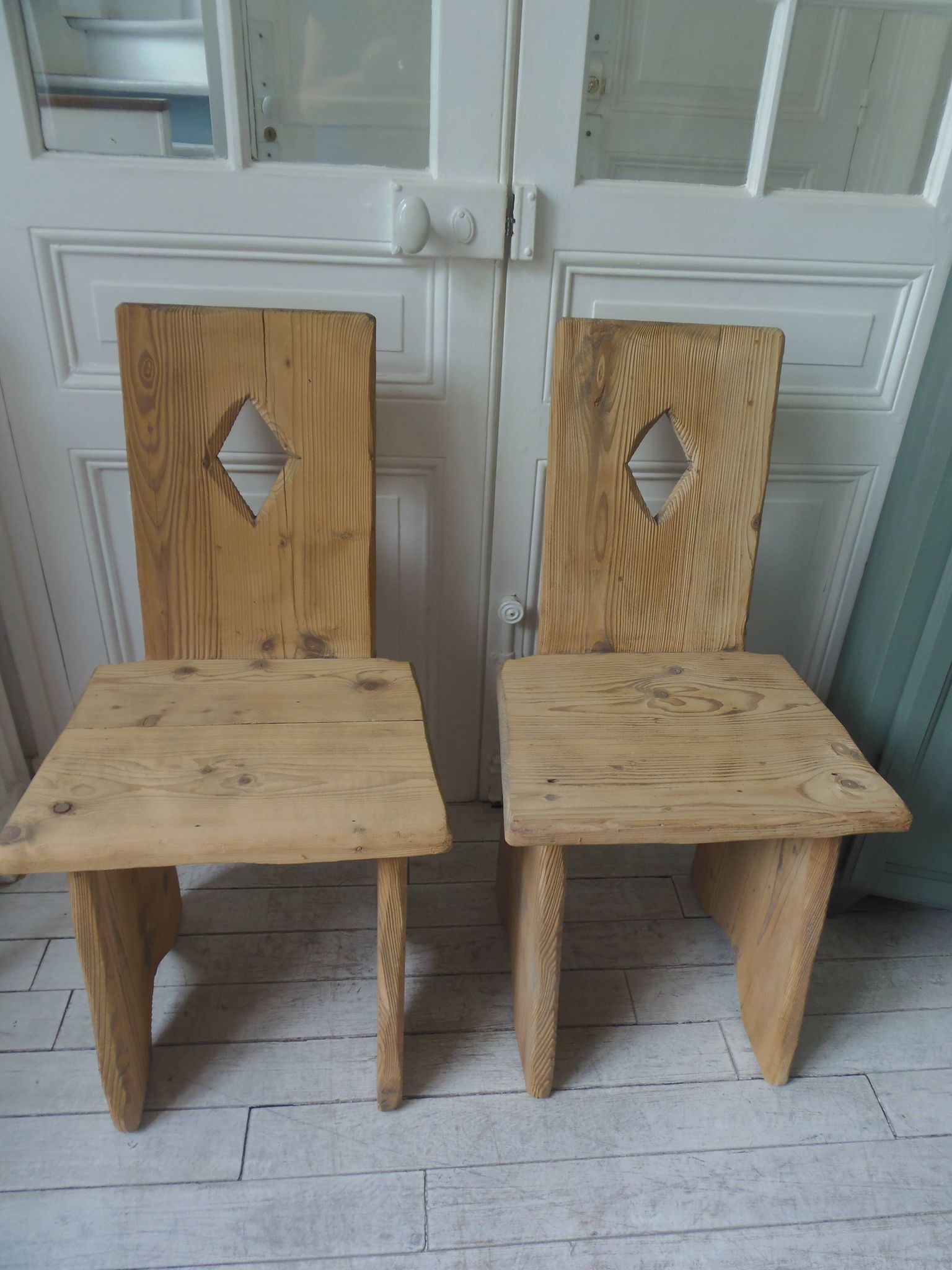 2 vintage chairs in brutalist style made of pitch pine with a waxed finish.