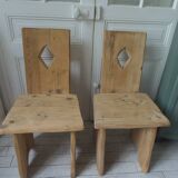2 vintage chairs in brutalist style made of pitch pine with a waxed finish.