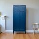Armoire parisienne bleue panneautée 1940