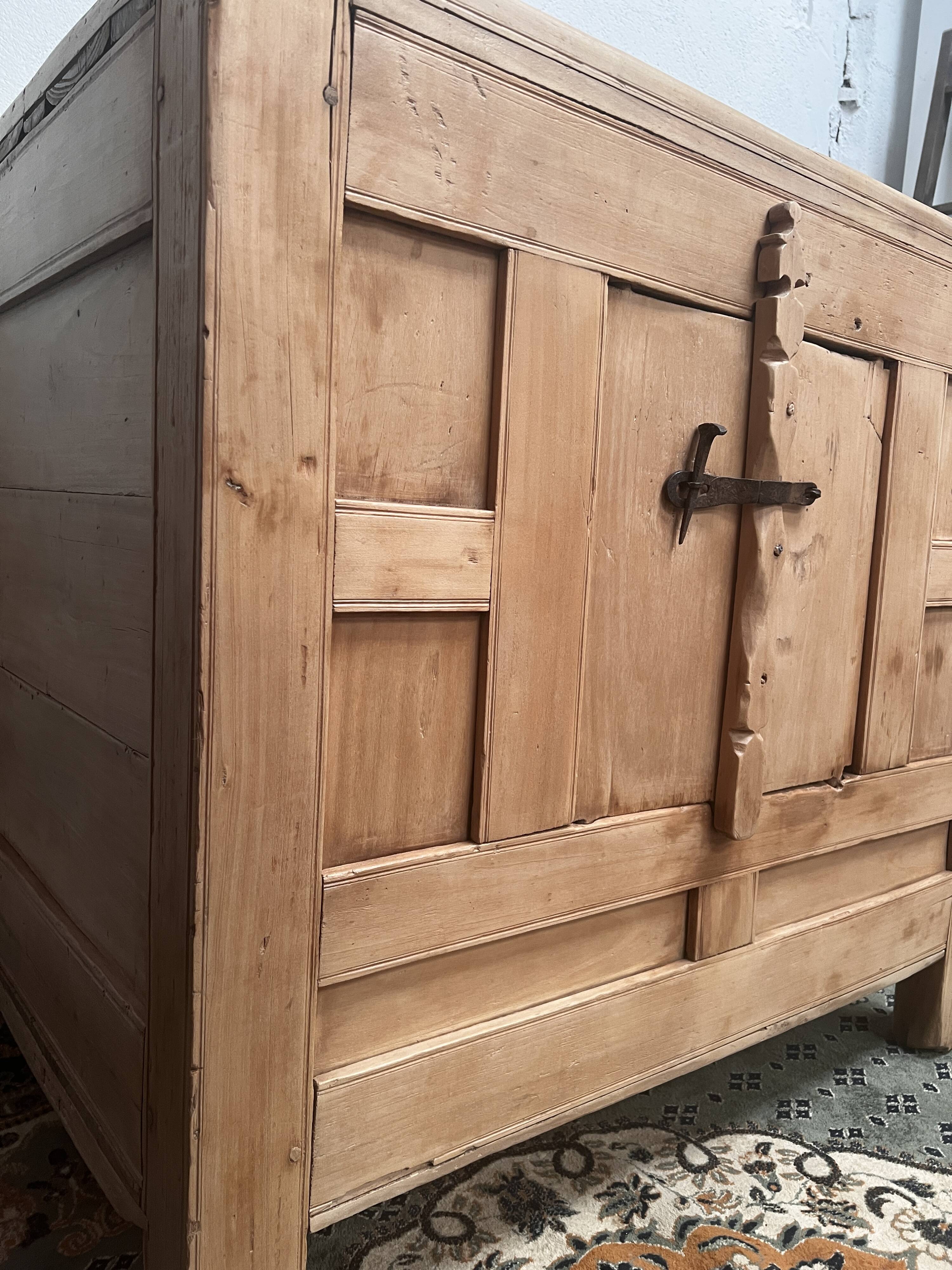 Old pantry in Pitch pine - early 20th century