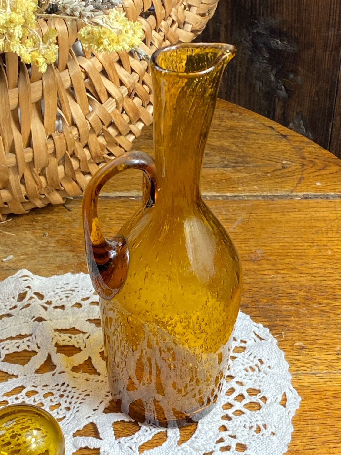 Blown glass oil dispenser with bubbles