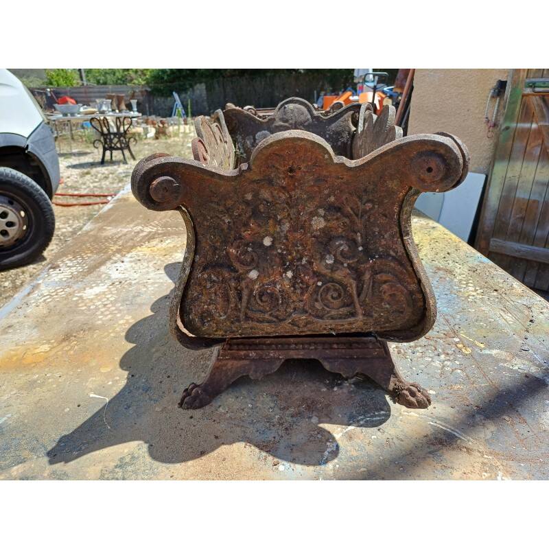 2 cast iron planters from 1900 from Charleville-Mézières, rockery style