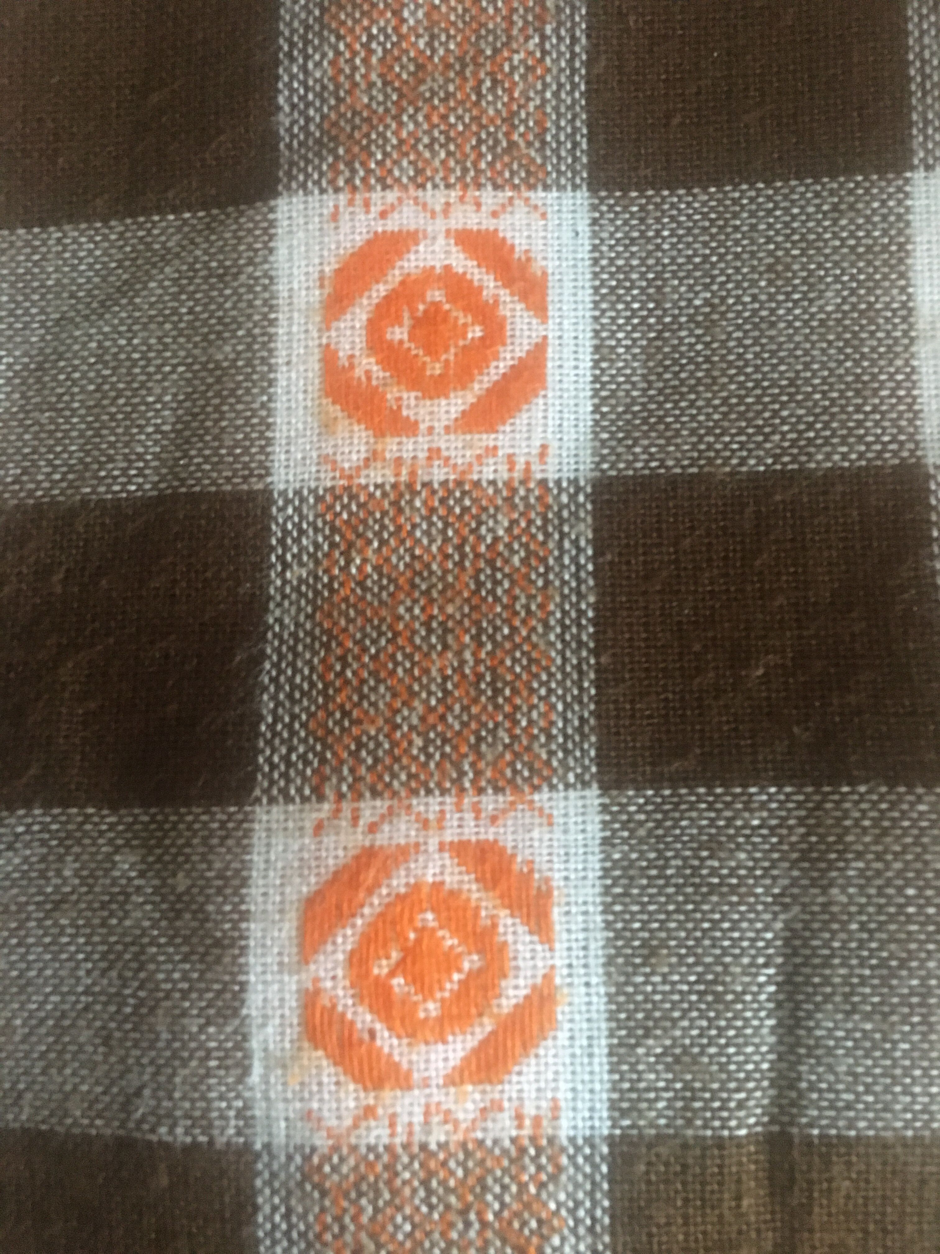 Tablecloth and 12 vintage towels