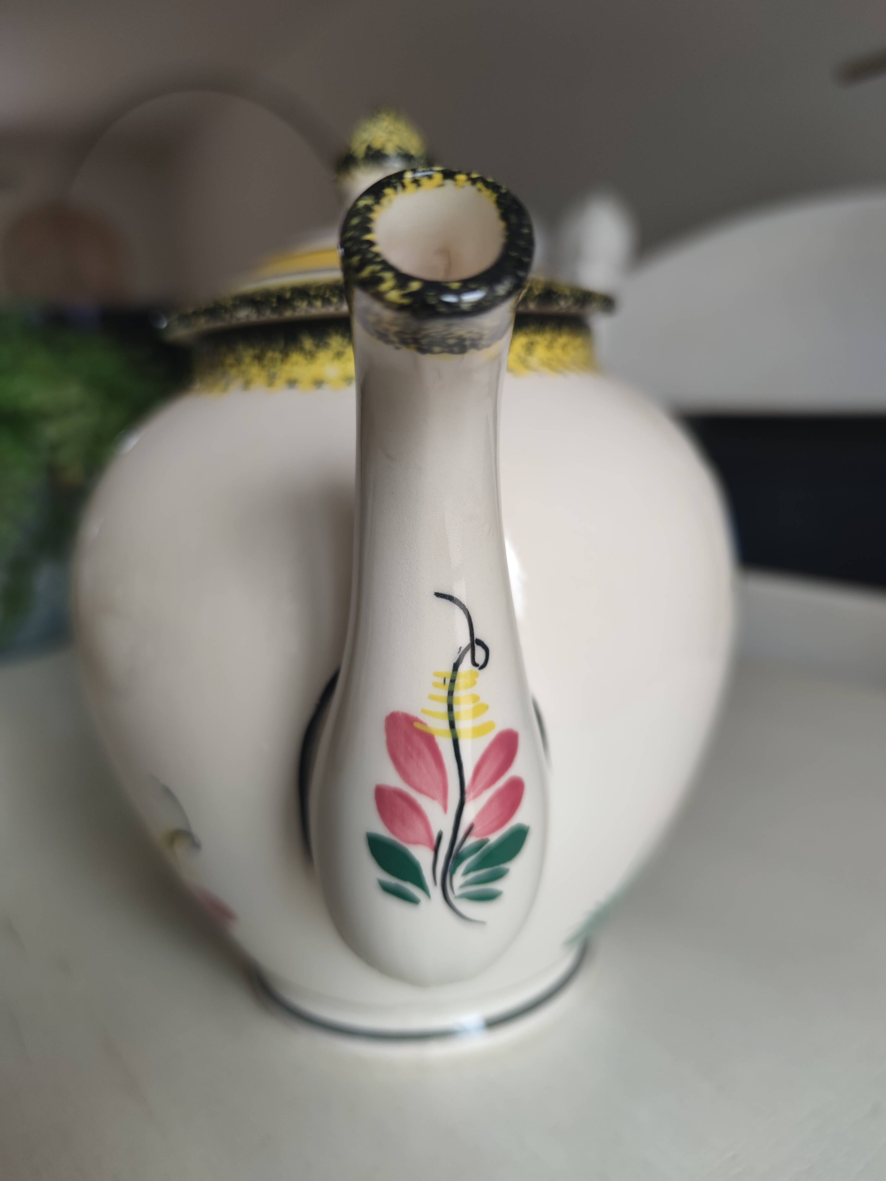 Henriot Quimper coffee service 8 cups/saucers, coffee pot, sugar bowl, jug.