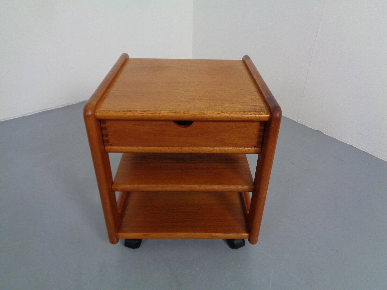 Small rollable teak chest of drawers from Dyrlund, Denmark, 1970s.