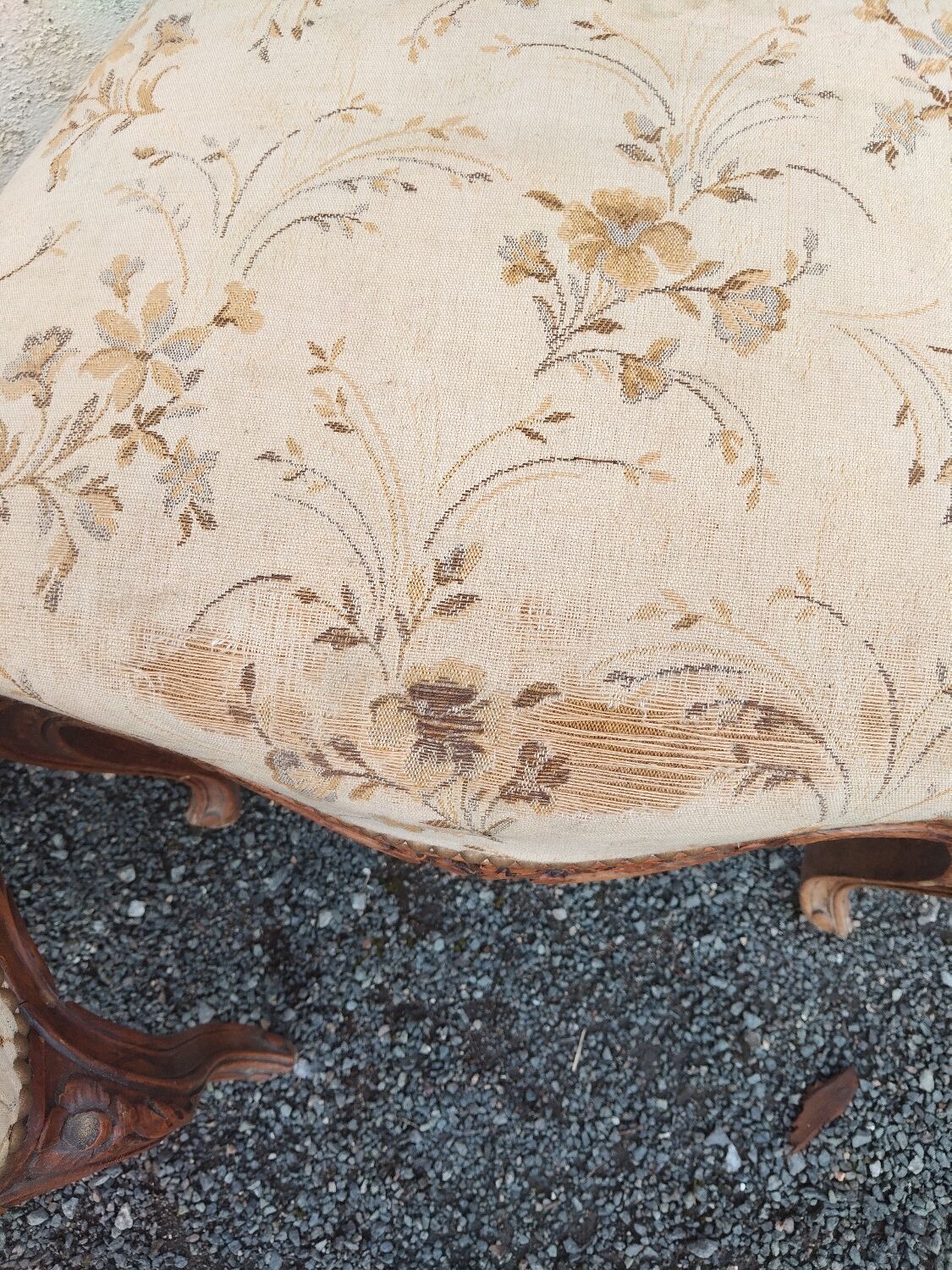 Suite de 3 fauteuils style Louis XV en bois sculpté – tapisserie tradi