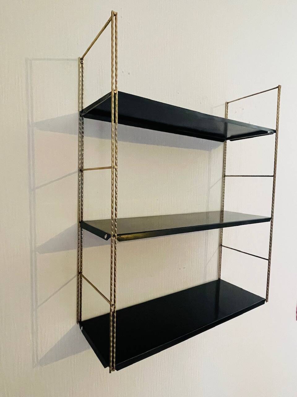 Adjustable vintage wall shelf in black metal and brass