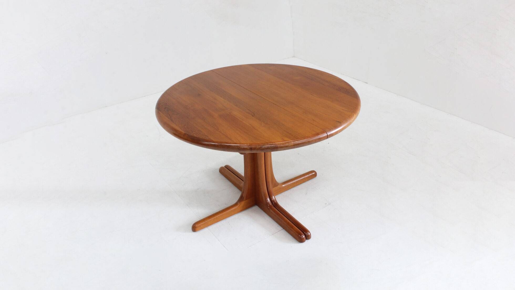 Table à manger ronde extensible vintage en teck massif des années 1960.