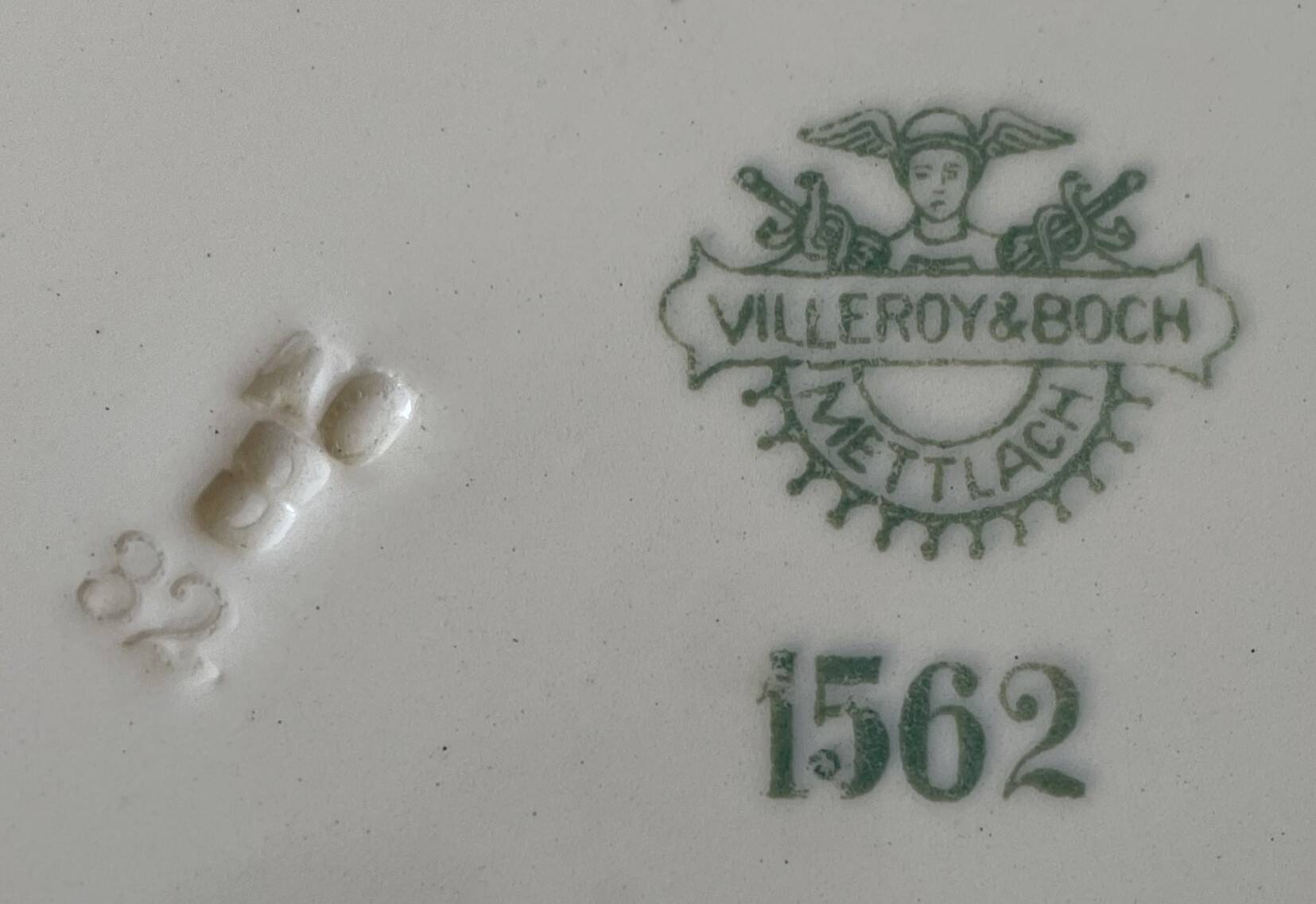 6 large antique earthenware dinner plates from Villeroy & Boch