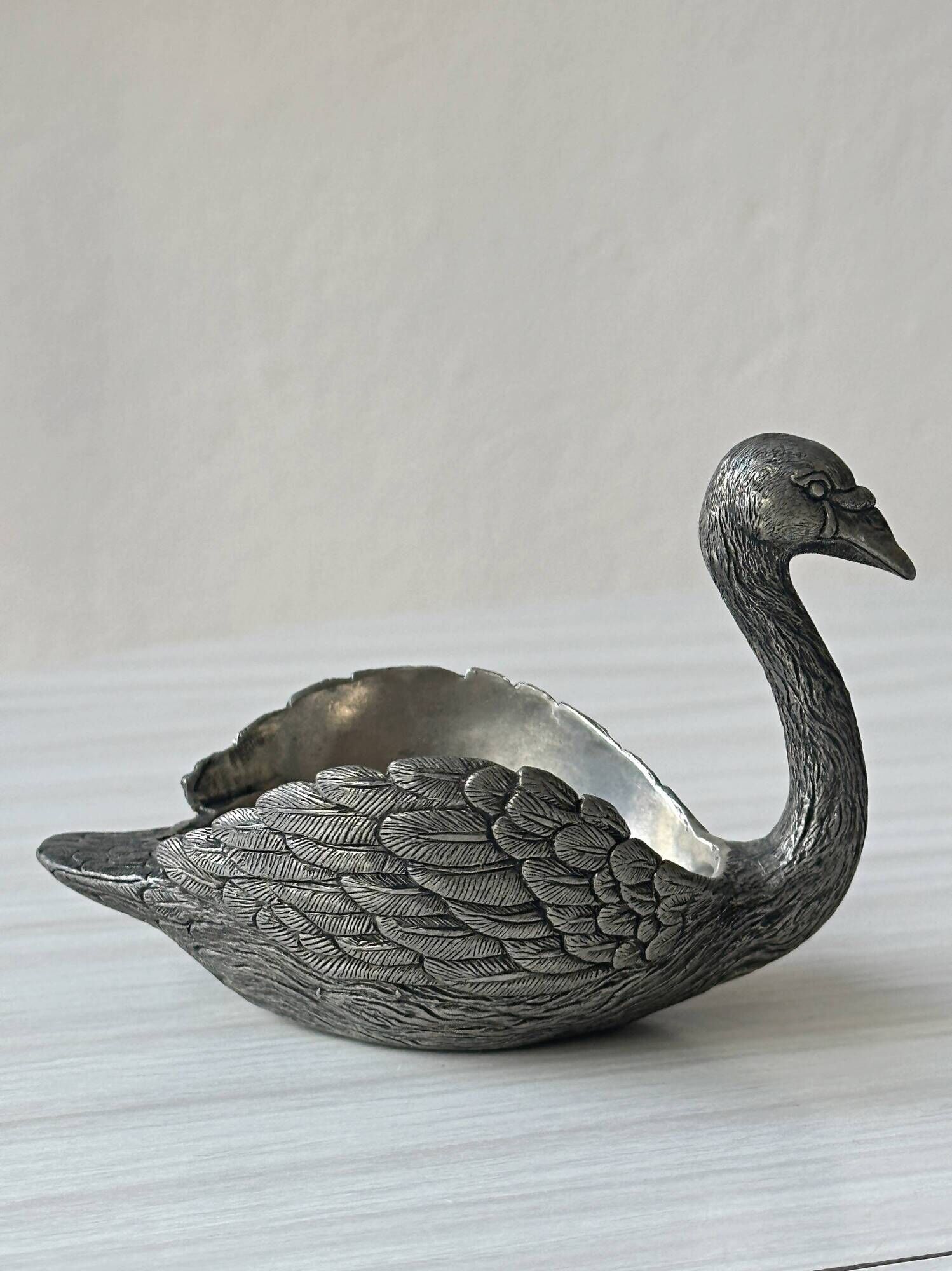 Swan catchall – Small swan-shaped dish in silver-plated metal